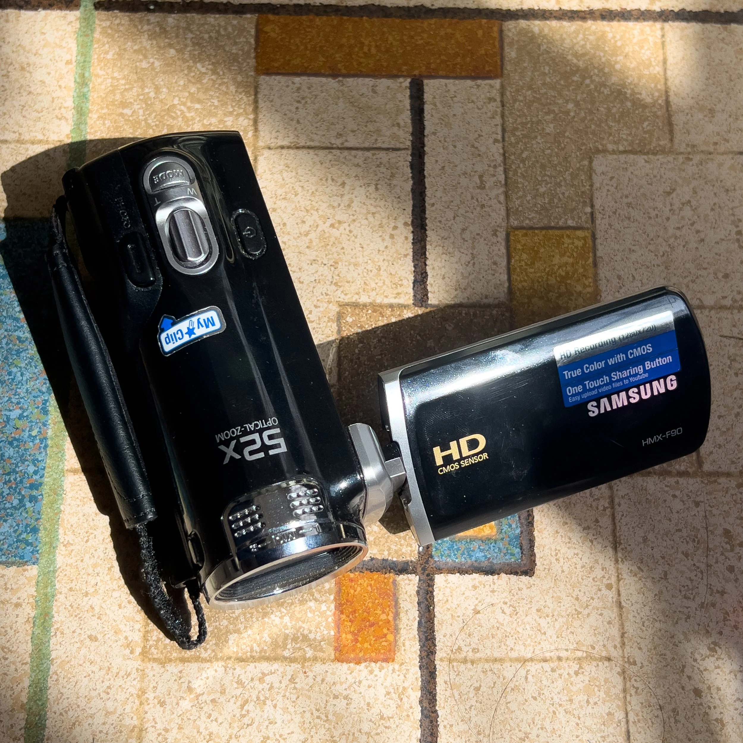 Samsung HMX-F90 Camcorder