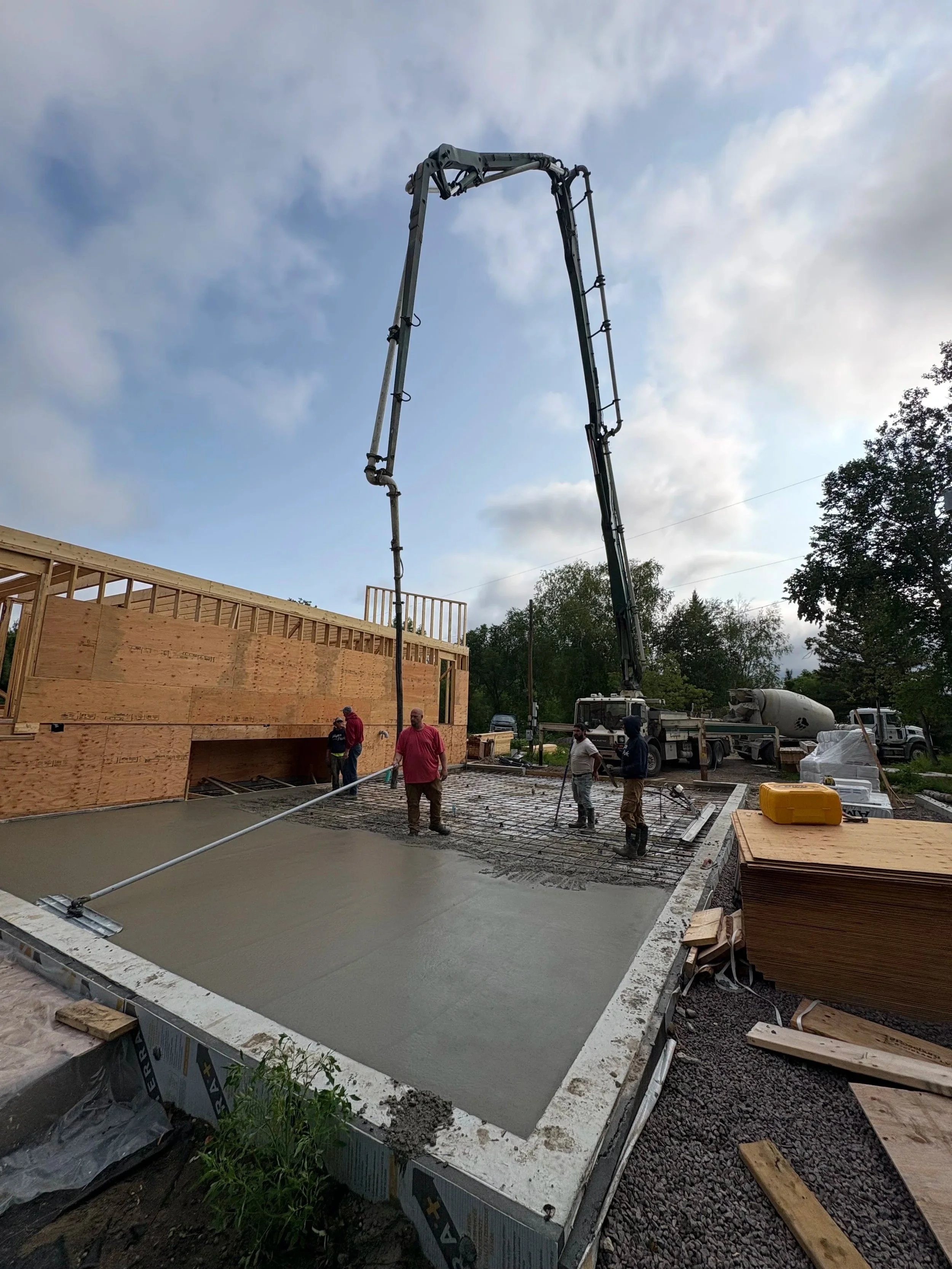garage-floor-pour-east-braintree-manitoba.jpg