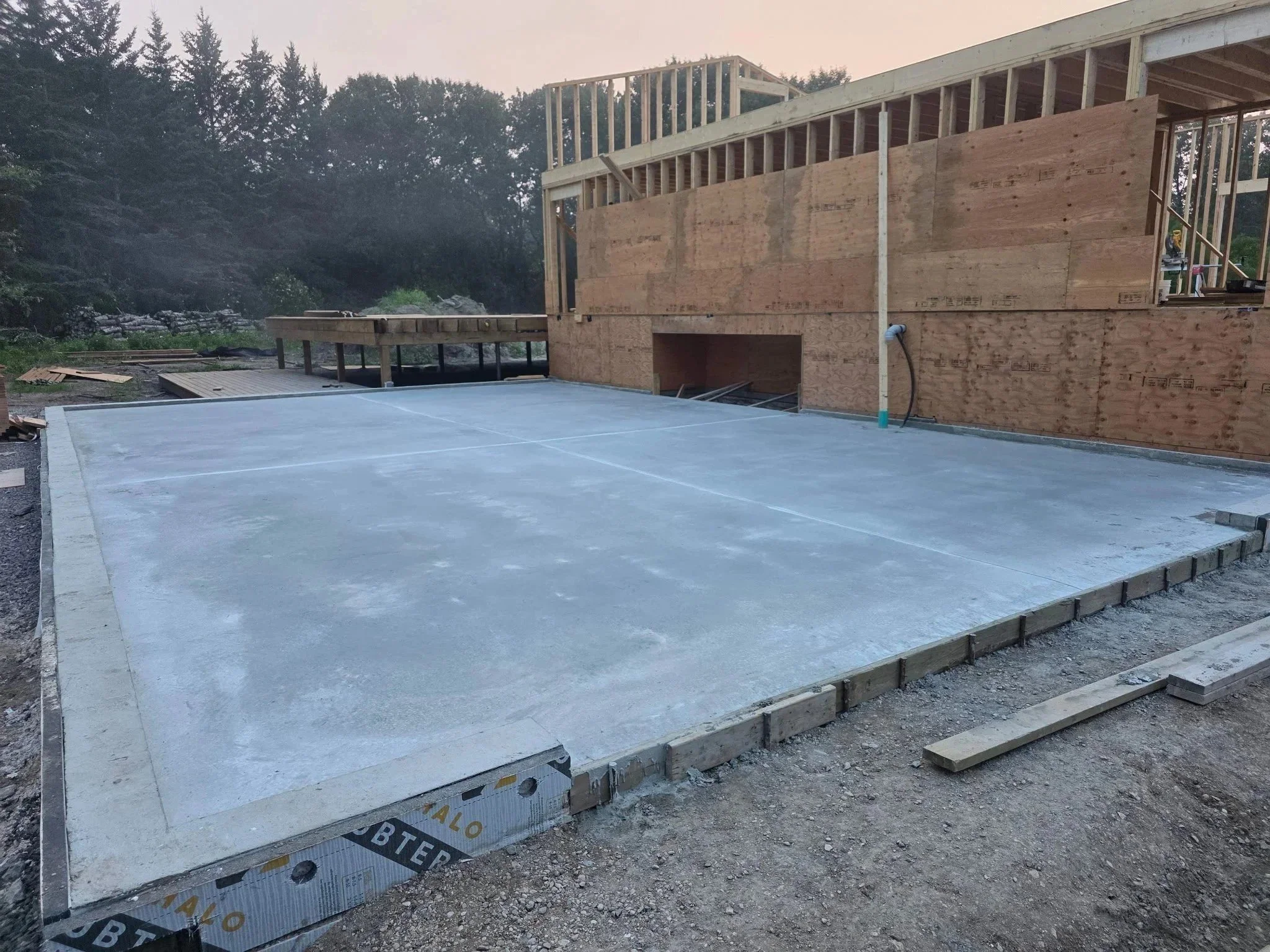 radiant-heat-concrete-floor-topping-concrete-finishing-selkirk-3.jpg