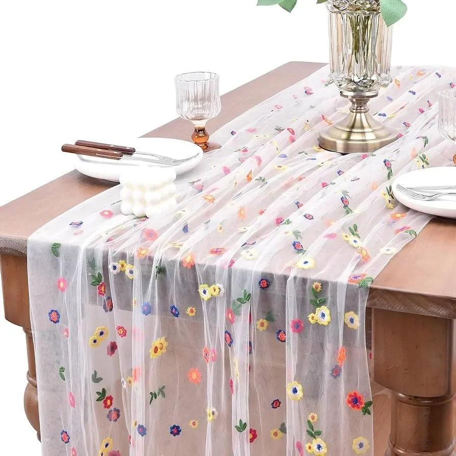 Daisy Spring Table Runner