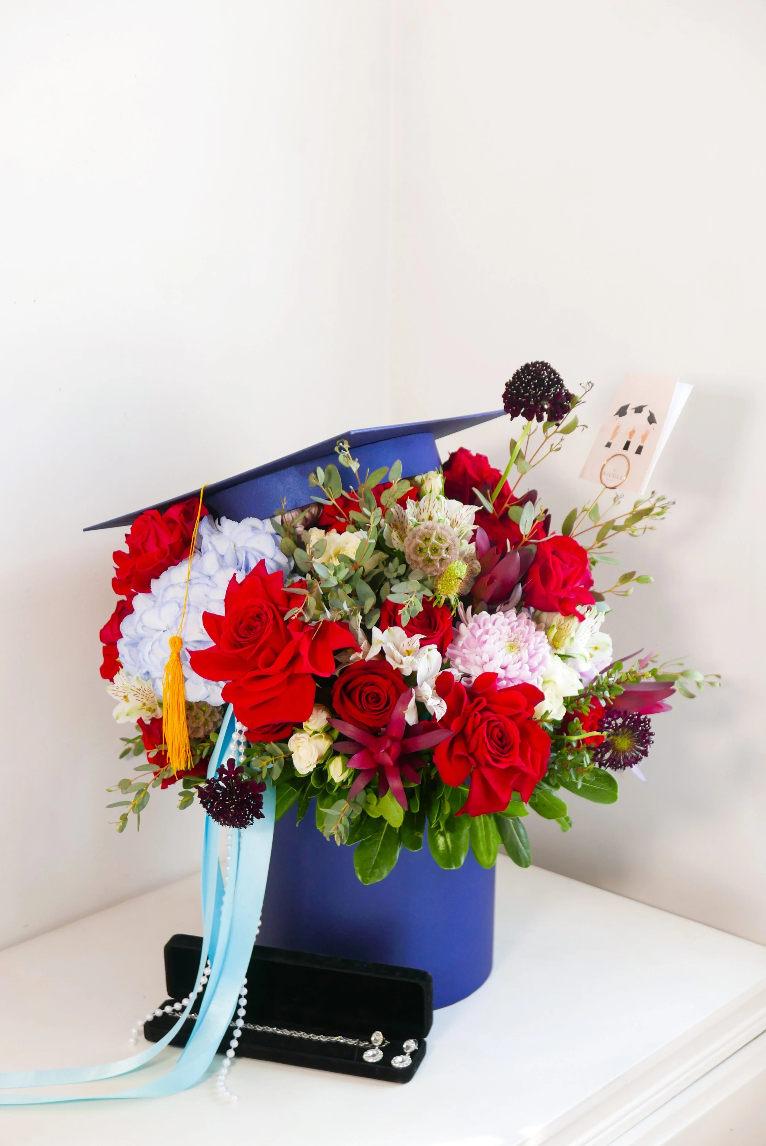 Caja Floral de Graduación Clásica