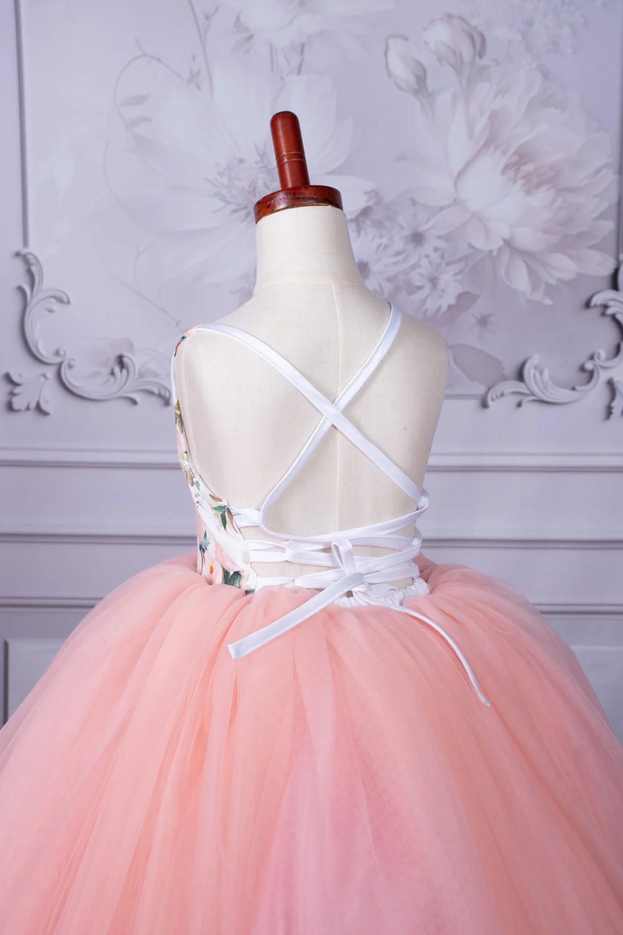 Evelyn_Peaches-and-cream_gown3.jpg