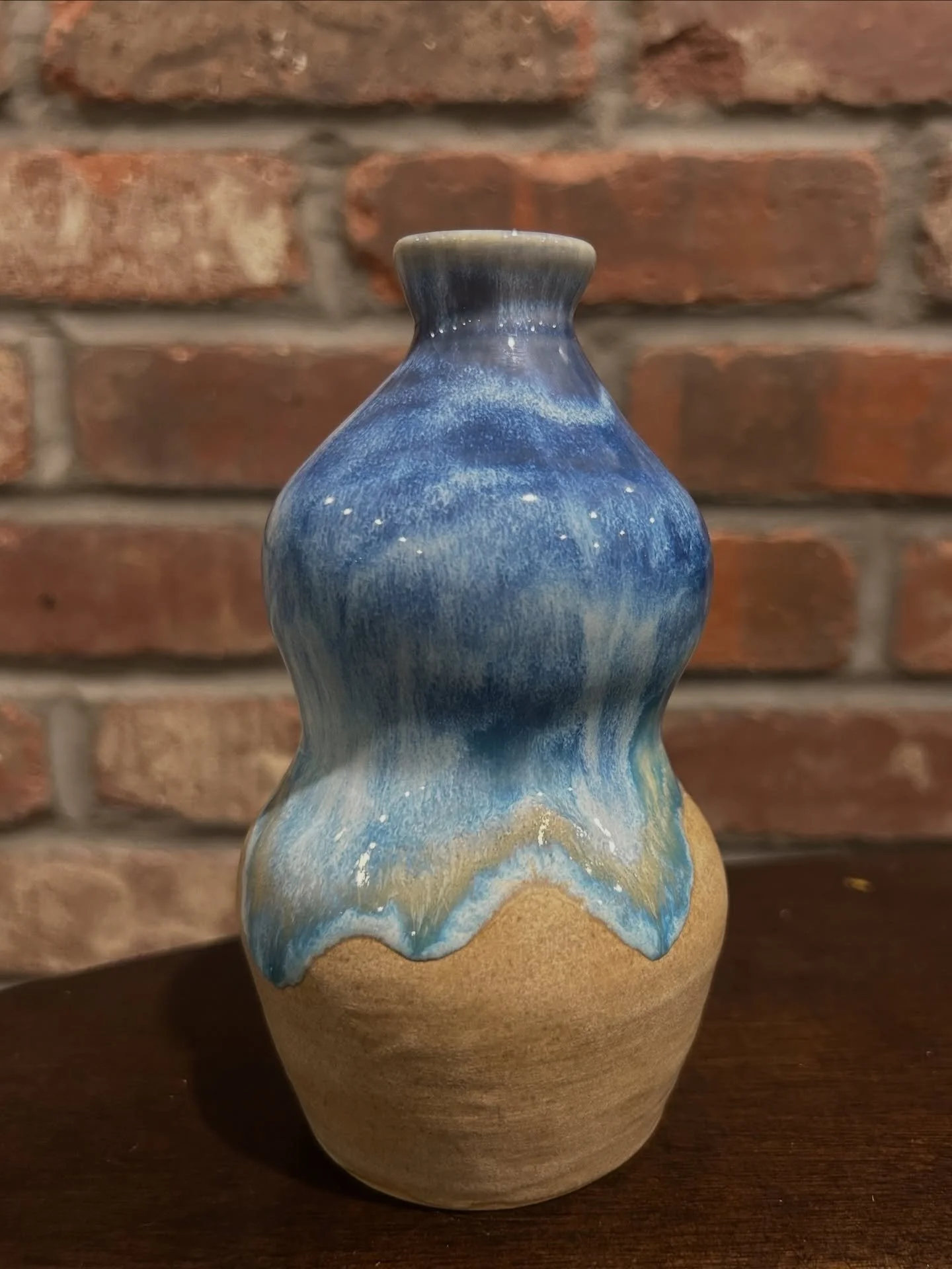 this combo has me begging for summer weather! 

Mayco Stroke + Coat (Blue Yonder, Caribbean Blue, 501 Blues)
Amaco Cirrus Flow 
@theglazekitchen Sandy Beach