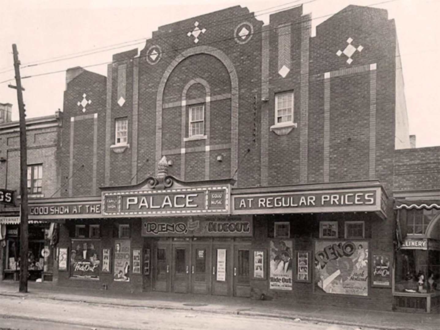 Palace Theatre (circa 1930)
Source: Russ Gourluck, Silver Screens on the Prairie, Winnipeg: Great Plains Publications 
Source: @manitobahistory #history #winnipeg #theatre