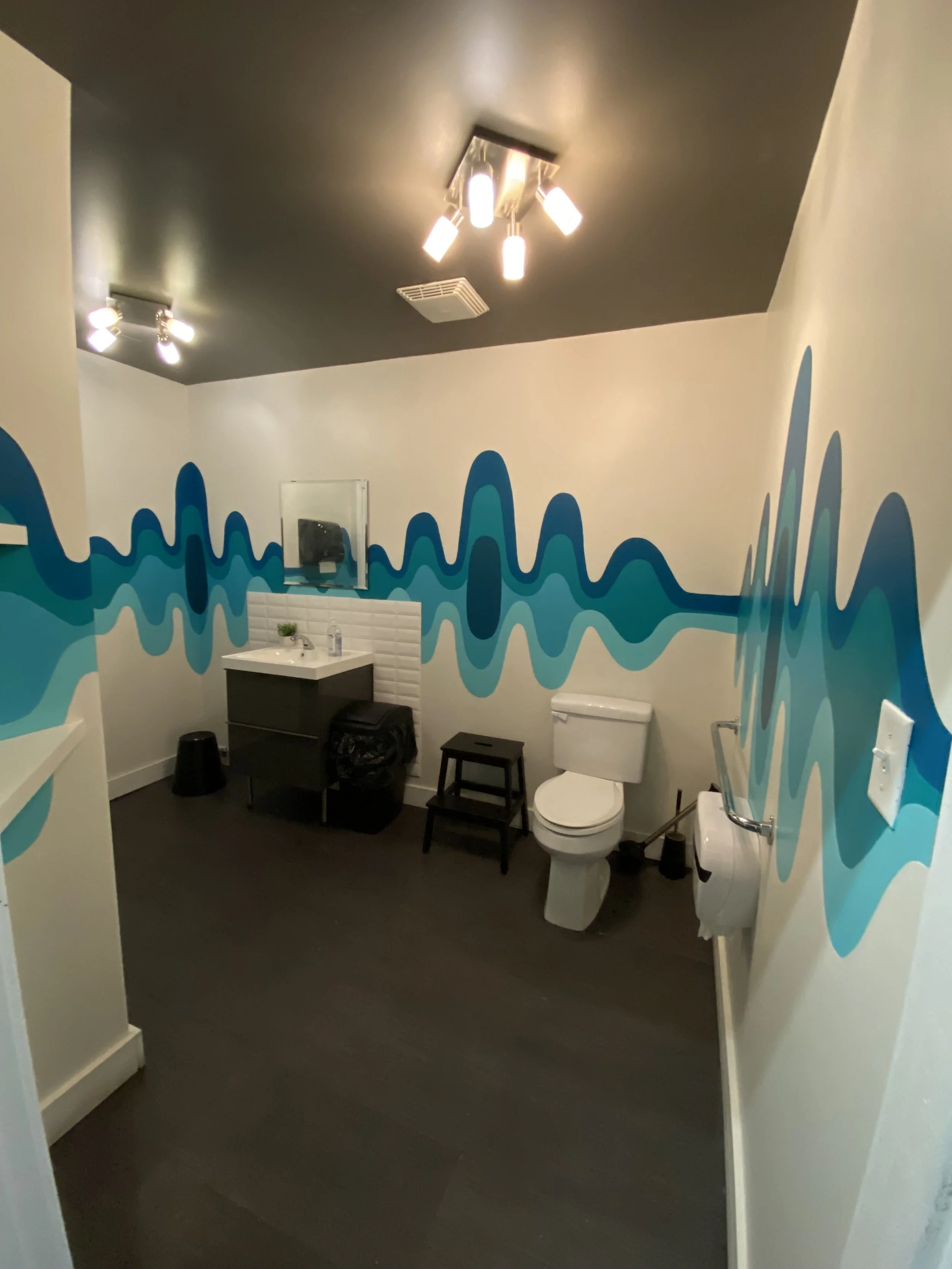 Hand painted 70s sound waves in tones of blue located in Resonate Music School & Studio