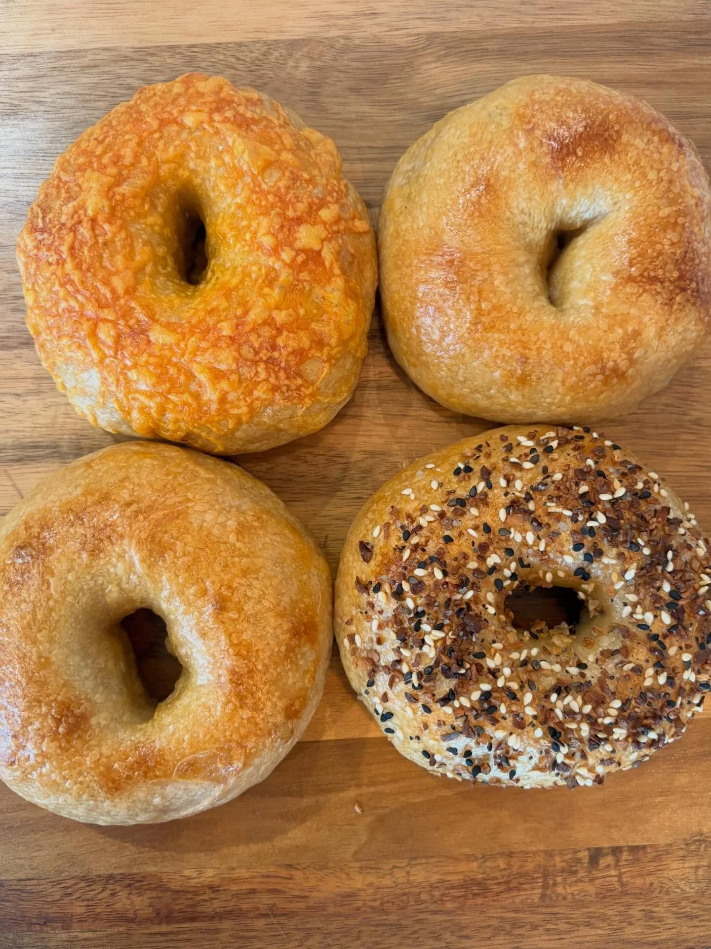 I&rsquo;m so happy with the bake on these bagels and really can&rsquo;t wait to share more of my baking with you soon! 🥯 comment below with your favourite flavour 🤤

#scotchcreek #shopshuswap #shuswapbakehouse #sourdoughbagels #realfood
