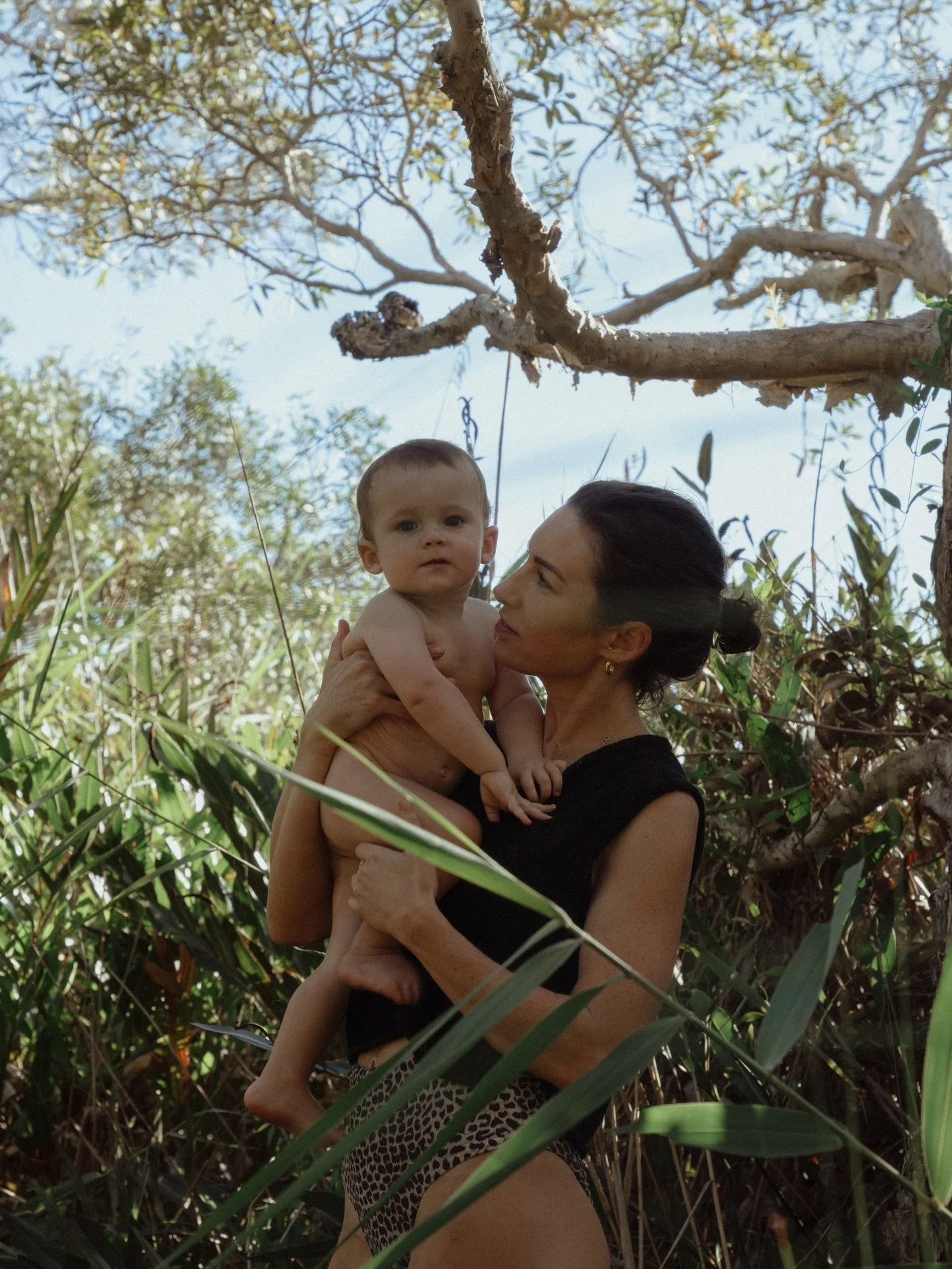 Motherhood and Nature go so well together 😍 

April is almost fully booked for Mother&rsquo;s Day Minis, one spot left for a lucky mama ✨

Dm to book x
