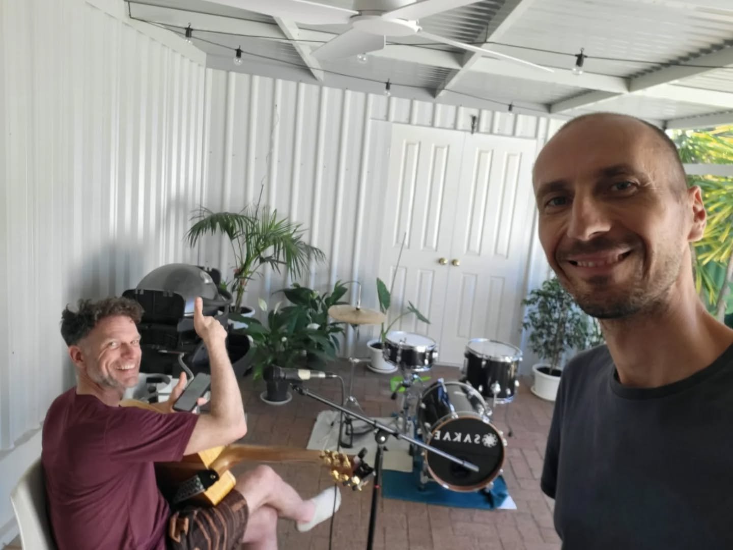 Jamming out our song Since Youve Been Gone on a summer afternoon with coffee, beer and Knedle sa &Scaron;ljivama (Serbian dumpling treats)
@thesleepyechoes
#guitarplayer #originalmusic #perthisok #knedlesa&scaron;ljivama #drums