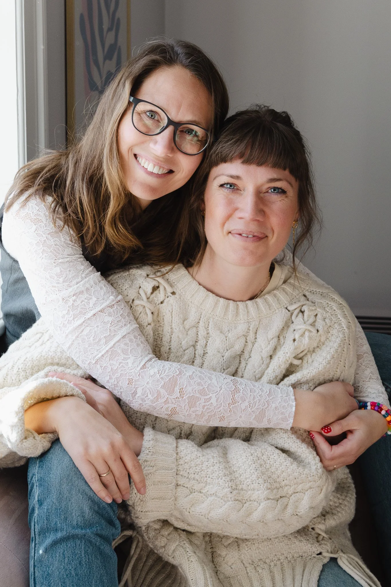 Contentfotografering af kvinde i forskellige situationer til sociale medier, personlig branding og virksomhedens digitale indhold.