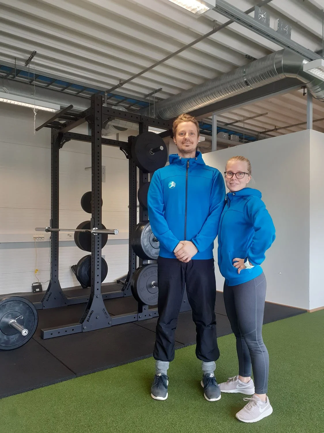 Fysioterapeutit Noorja ja VP yksityisellä studiolla