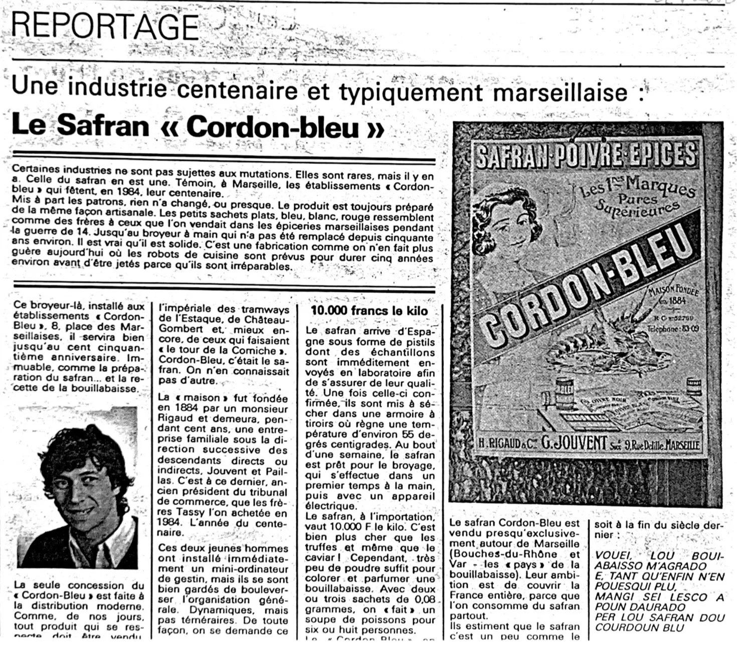 Une publicité illustrée pour le safran Cordon bleu, mettant en avant l'histoire et la fabrication du produit, avec un dessin de femme et des textes en français.