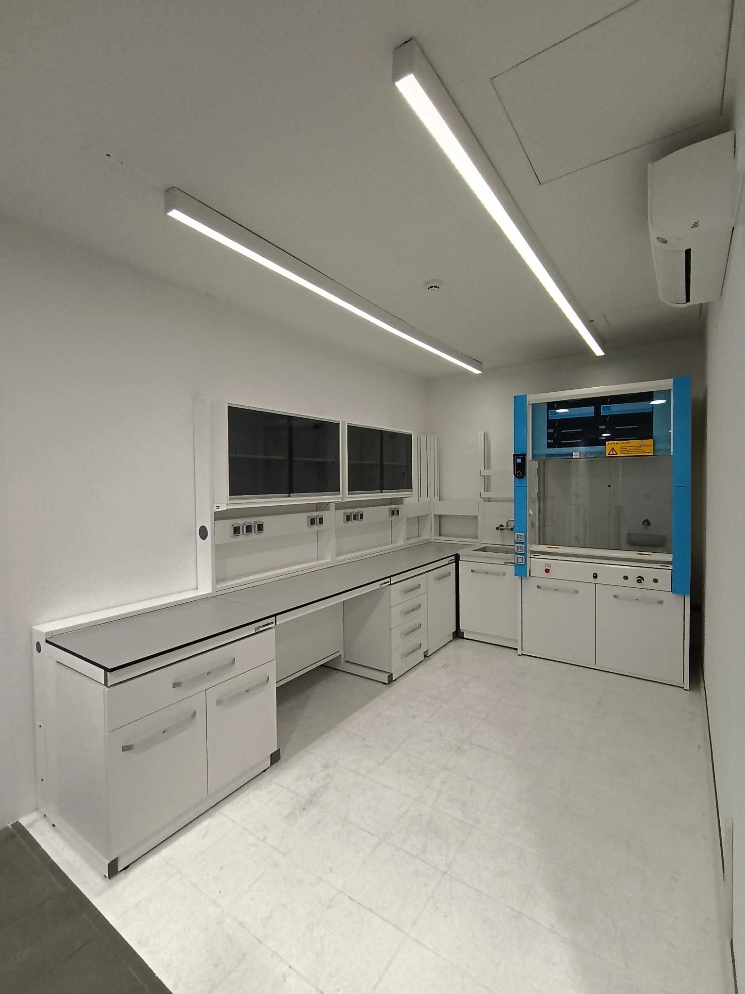 Fornitura e installazione arredo tecnico per laboratori