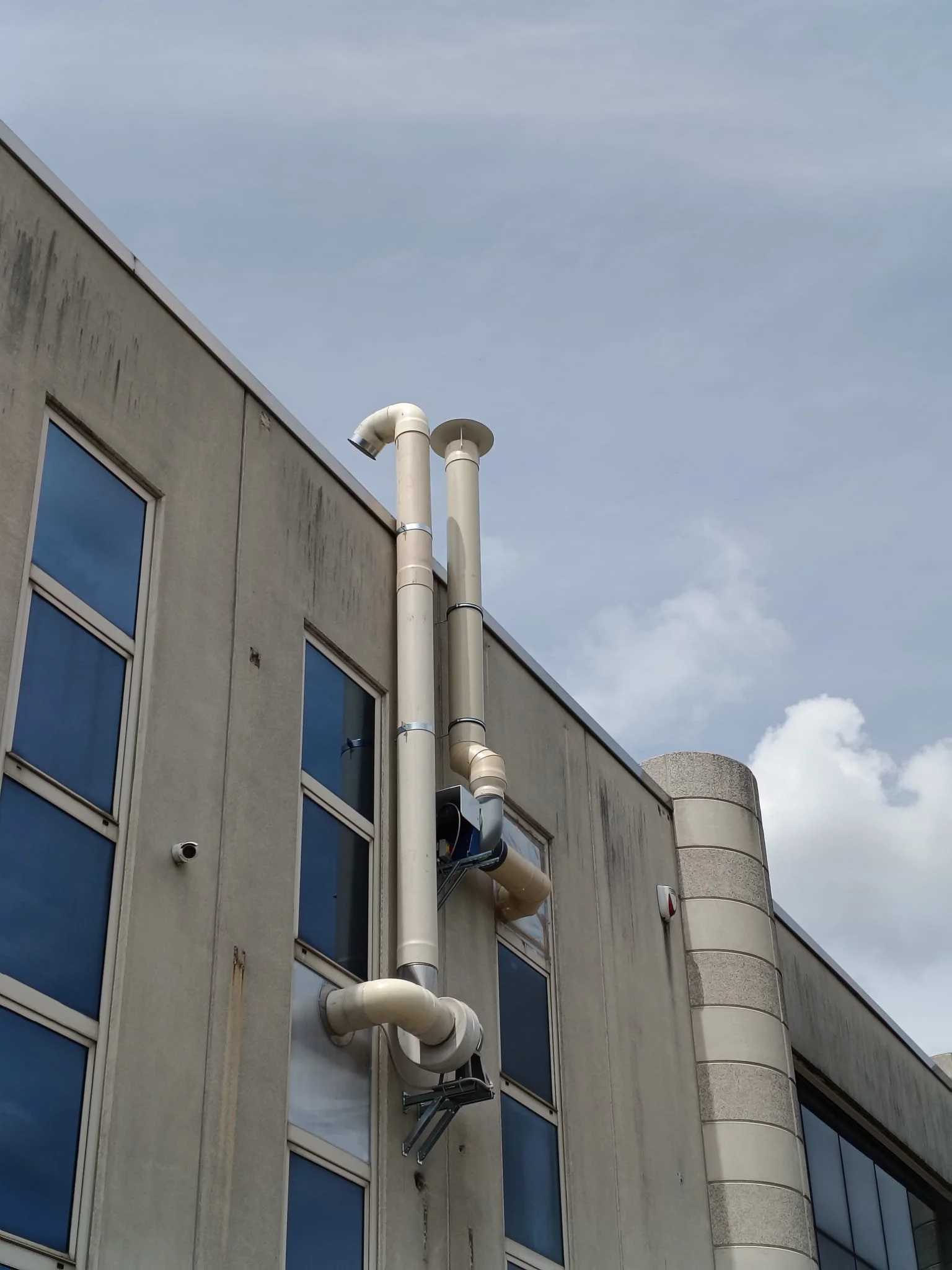 Installazione cappa chimica con impianto di aspirazione