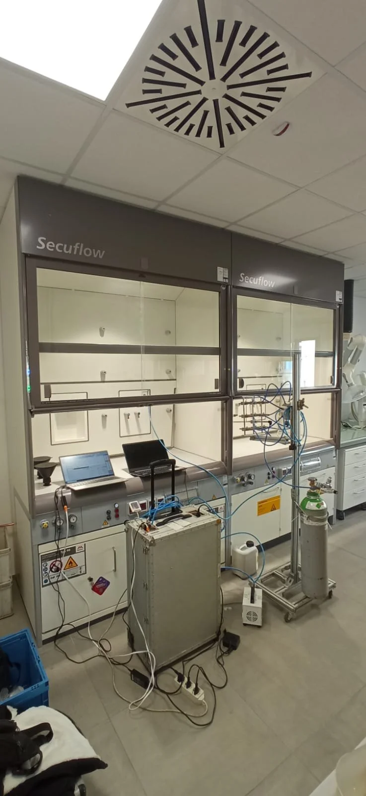 test di verifica aspirazione cappe, manutenzione cappe chimiche, manutenzione armadi, manutenzione cappe laboratorio