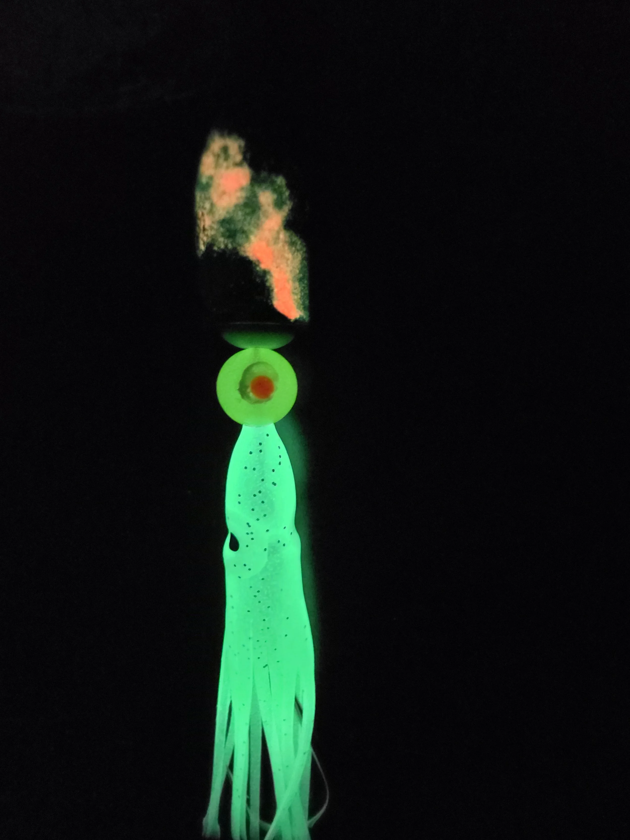 UV light view of the KAMAKAZI Electric Green spinner highlighting the high-intensity double glow beads.