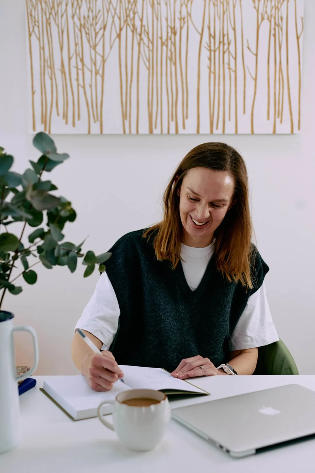 Ann Moorhouse, a qualified psychotherapist offering one-to-one support online.