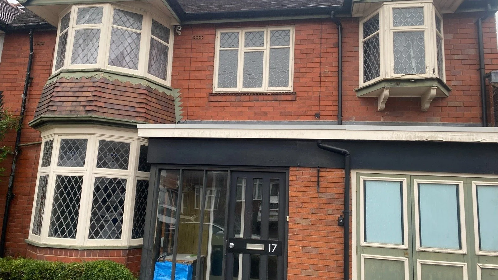 Old Windows Are Wasting Your Money! 💥

We&rsquo;ve just finished a full casement window installation in Bearwood, replacing draughty frames with brand-new energy-efficient windows. The result? Lower bills, stronger security, and a stunning modern lo