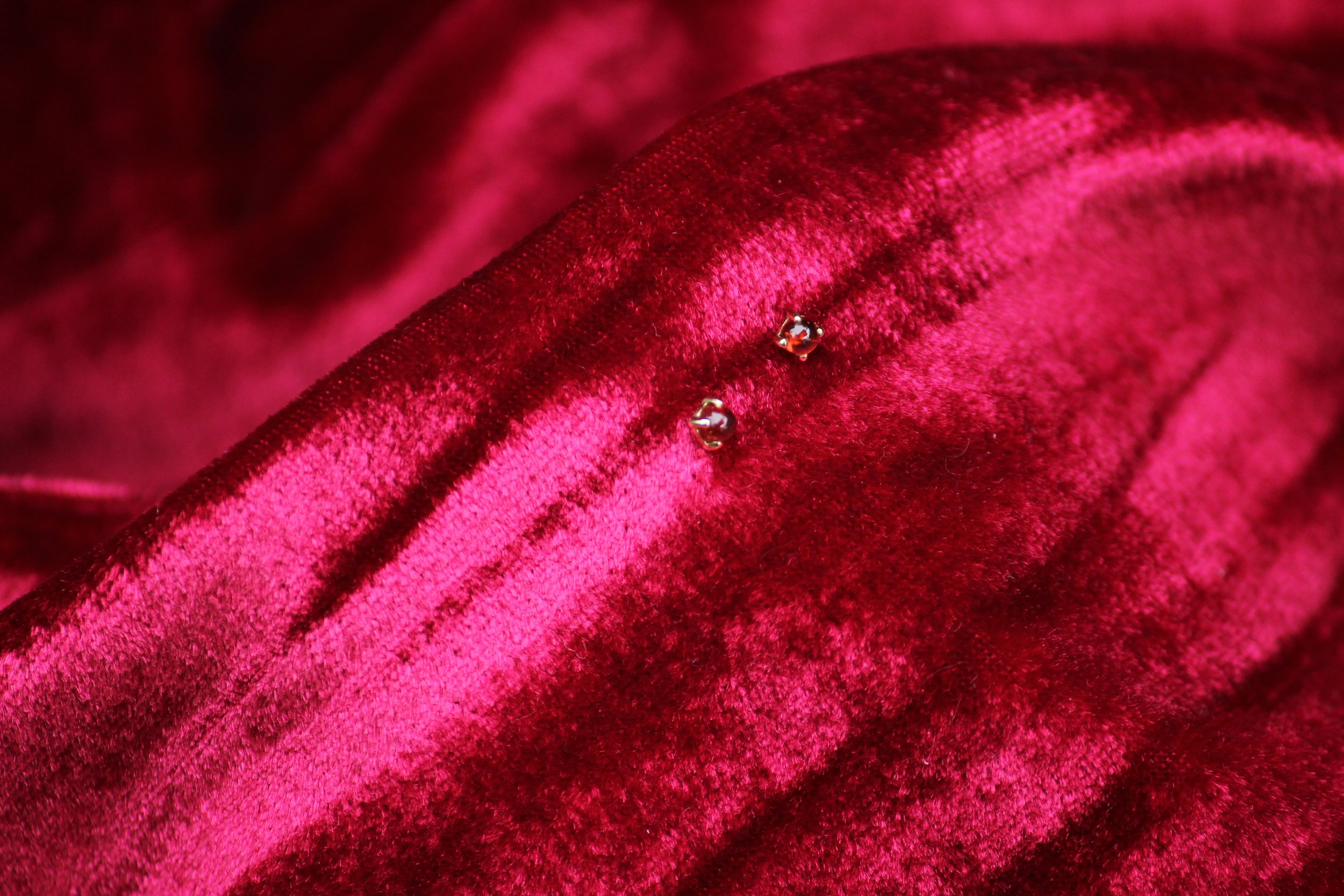 4 Prong Cabochon - Garnet