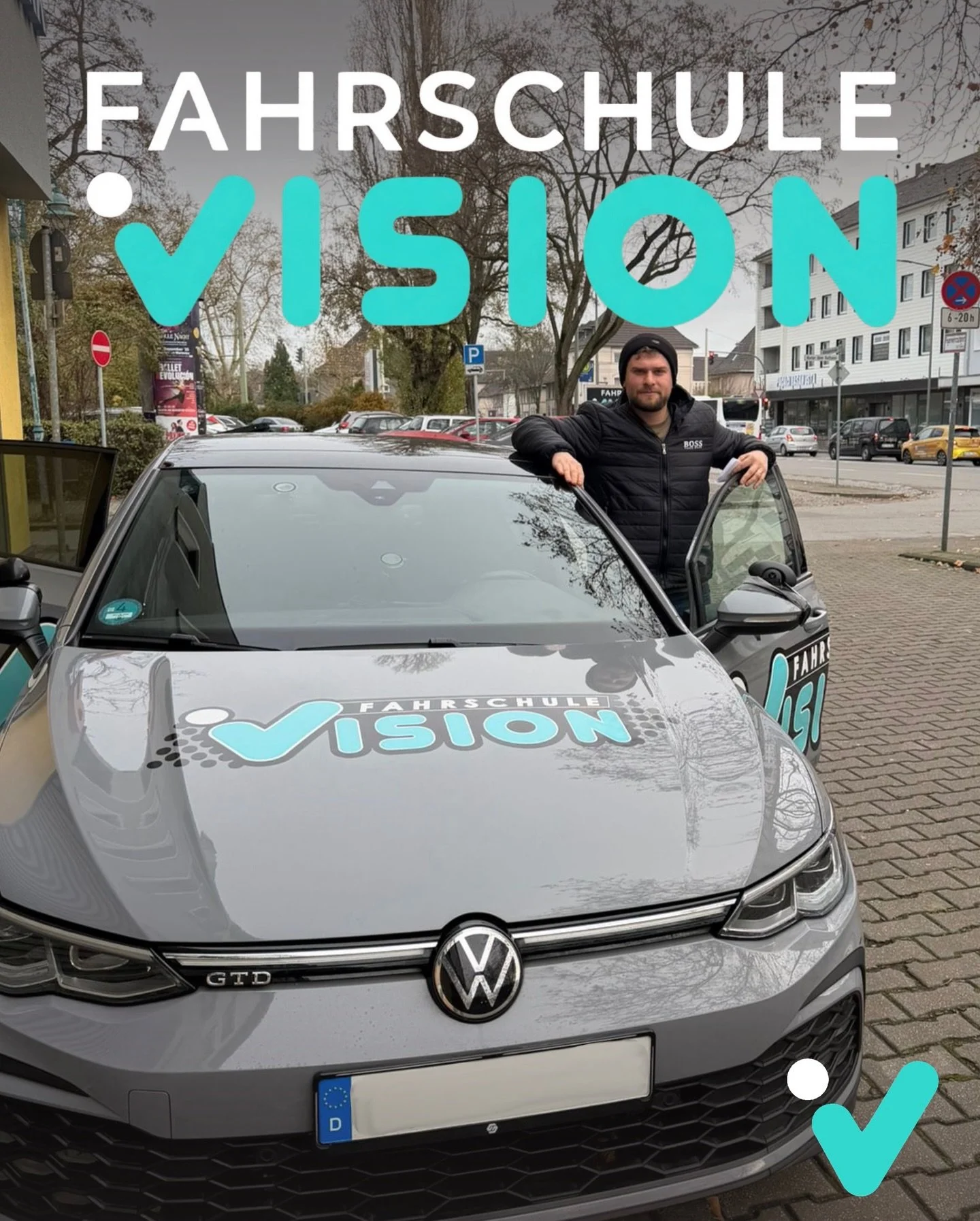 Geschafft und ab auf die Stra&szlig;e! 🚙✨
Die M&uuml;he hat sich gelohnt &ndash; wir sind stolz auf deine Leistung!
#Gl&uuml;ckwunsch #Fahranf&auml;nger #Fahrschule #Duisburg #Hamborn 🚙