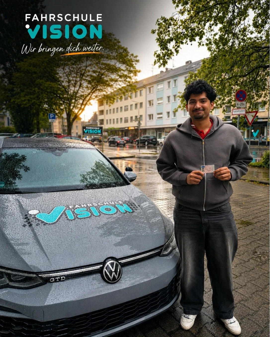 Regen? Kein Problem 🌧️🚙
Heute wurde trotzdem abgeliefert &ndash; F&uuml;hrerschein bestanden! 🎉🙌
Wir freuen uns riesig mit dir und sind stolz, dich auf deinem Weg begleitet zu haben.
Jetzt beginnt ein neues Kapitel voller Freiheit, Unabh&auml;ngi