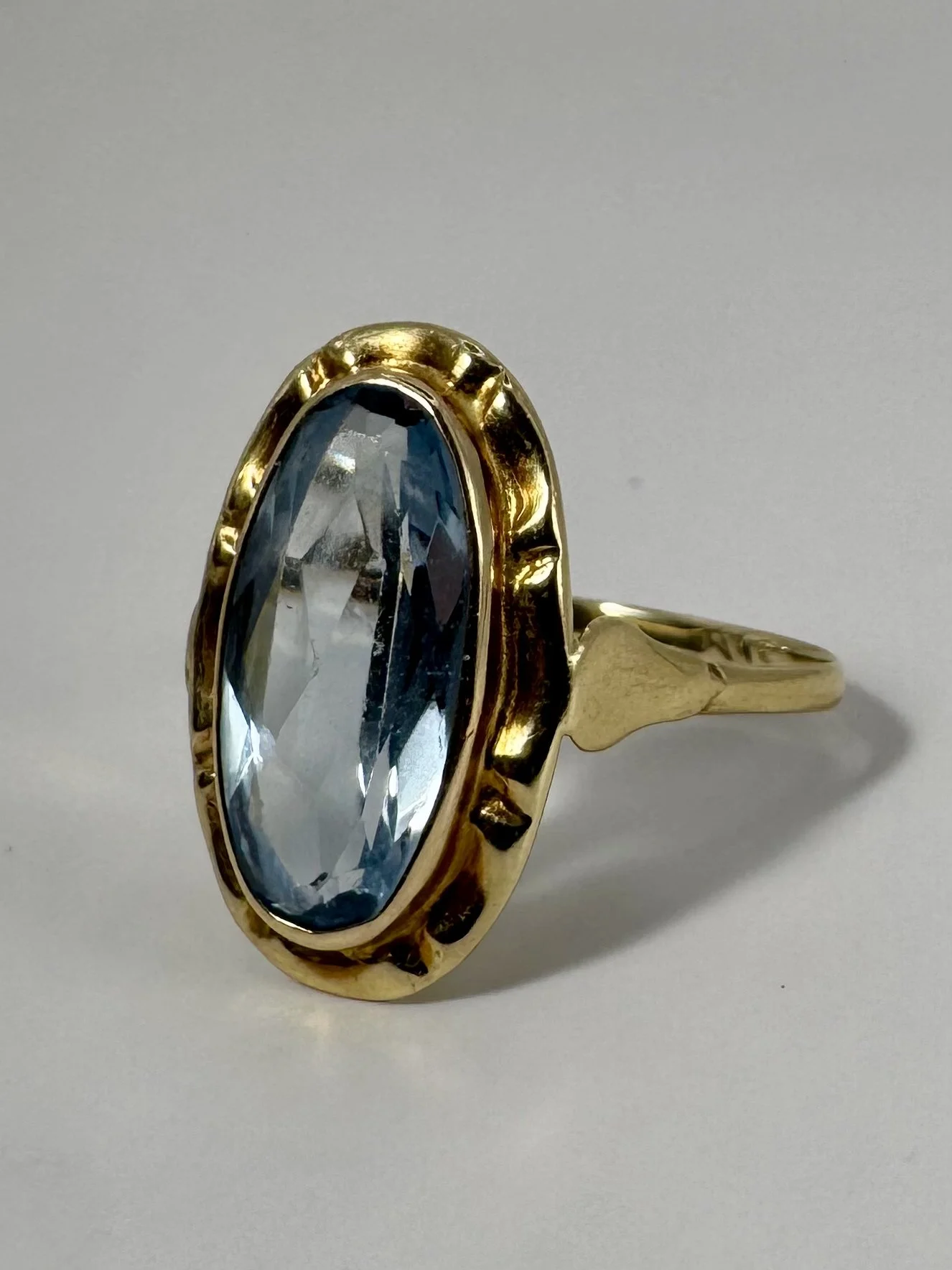 14 carat gold aquamarine ring