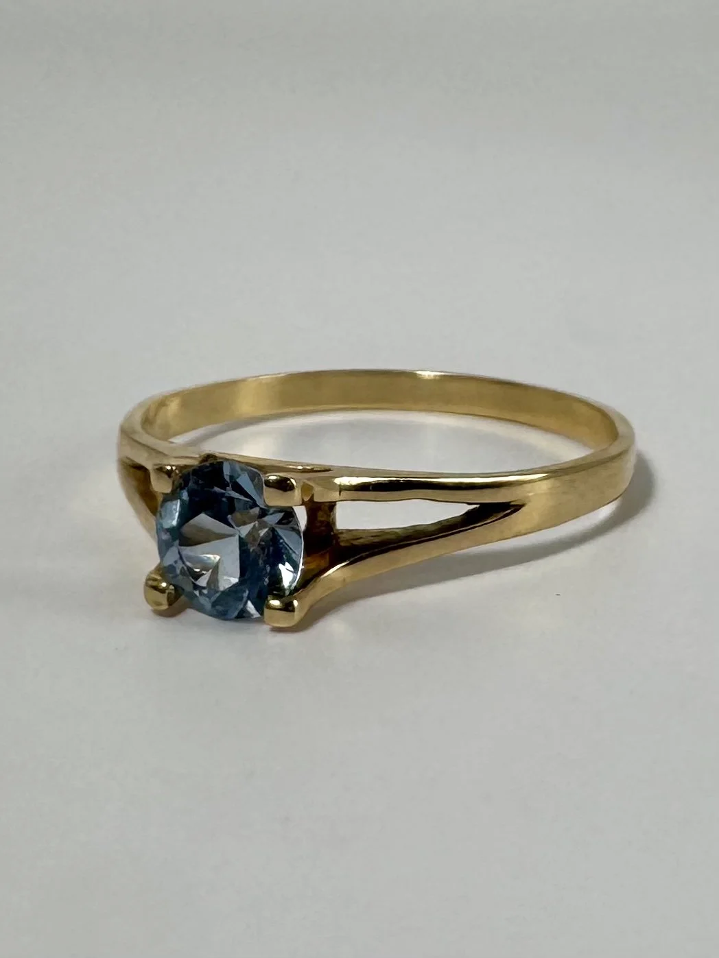 14 carat aquamarine ring