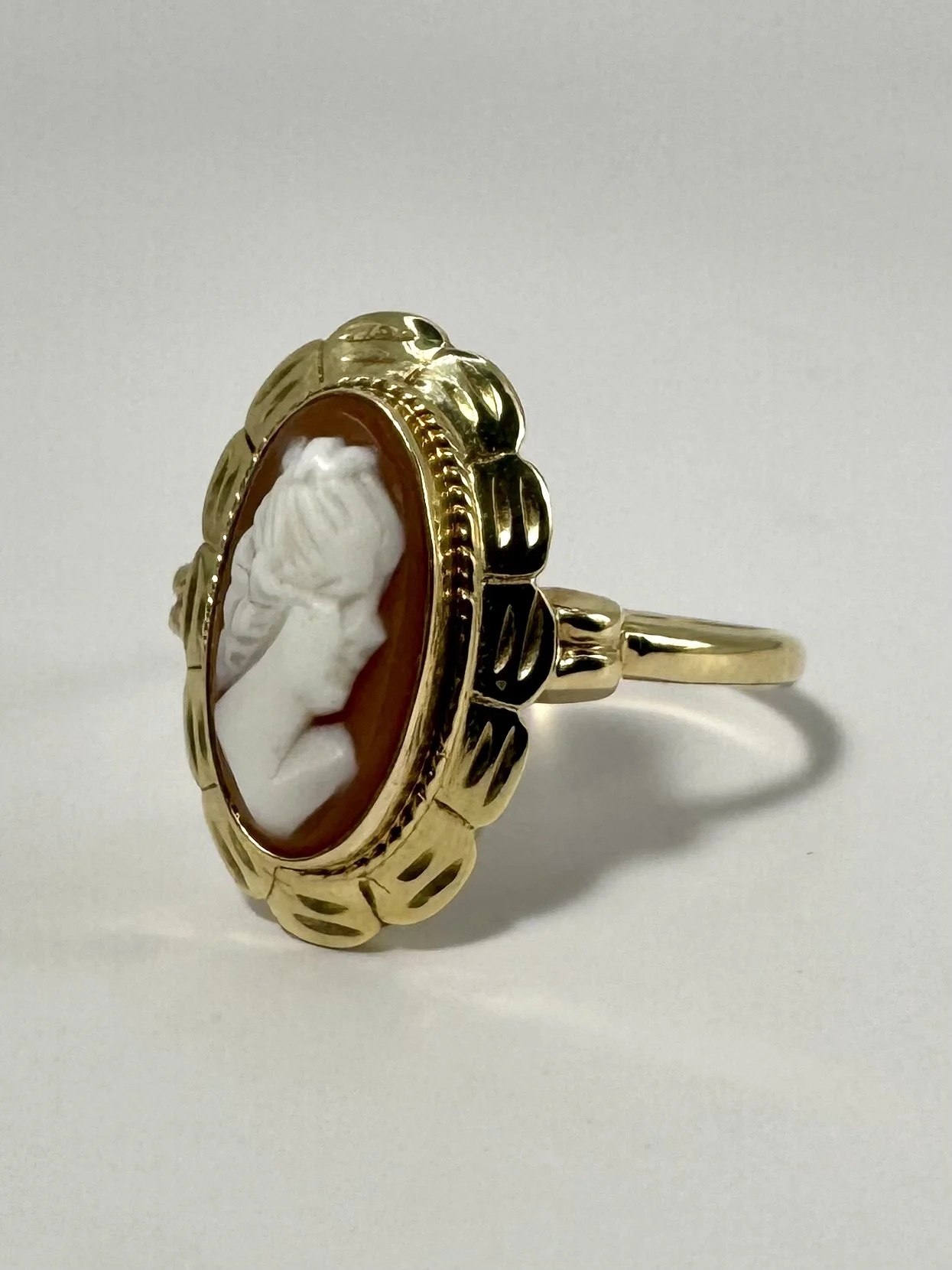 14 carat gold cameo ring
