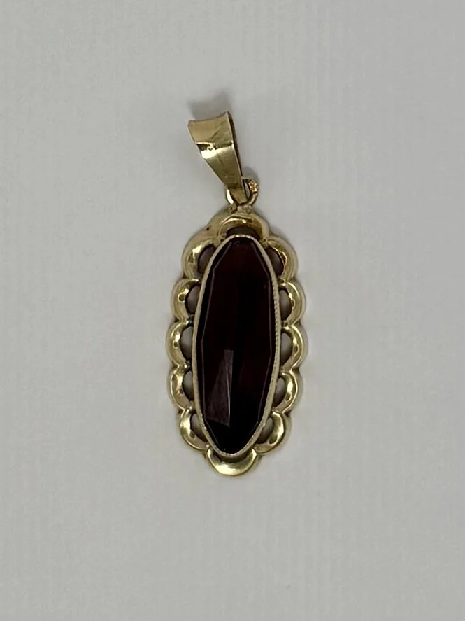 14 carat gold garnet pendant