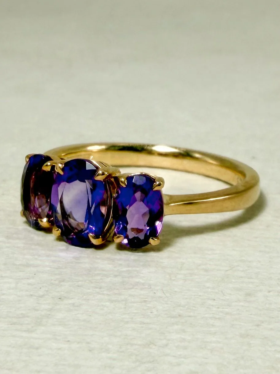 9ct gold ring with amethyst