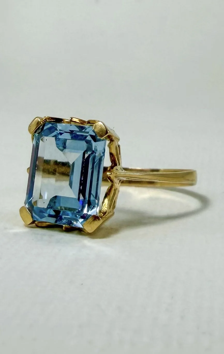 18 carat gold ring with aquamarine