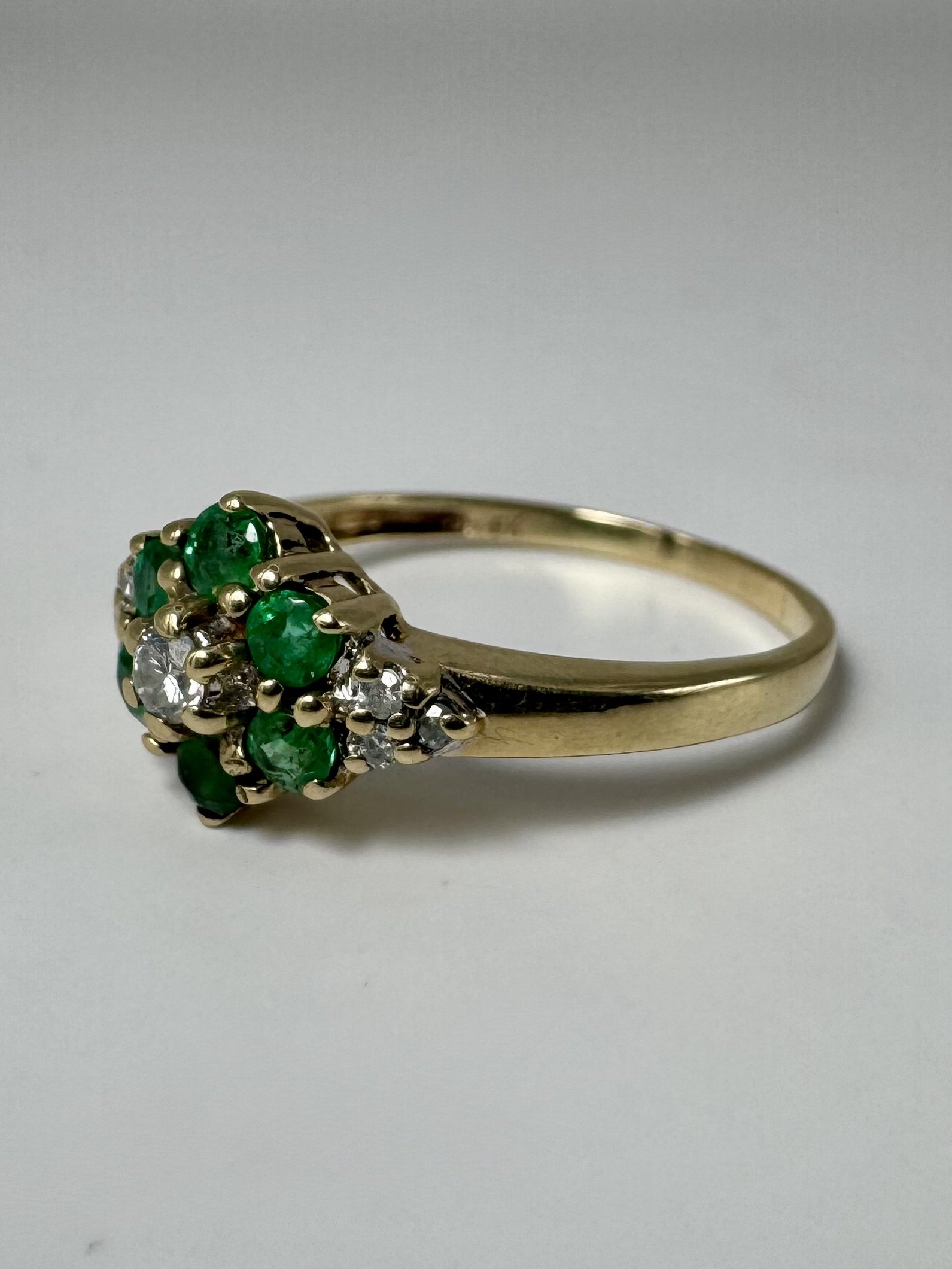9ct gold ring with emerald