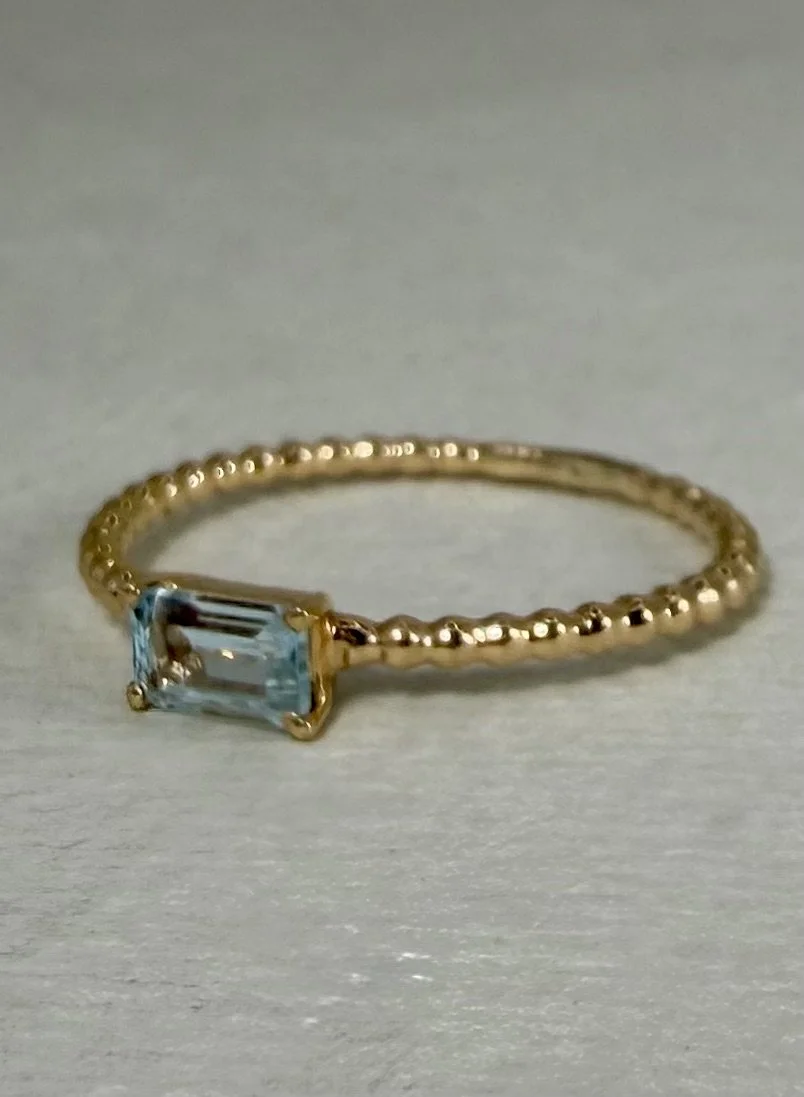 14 carat gold ring with aquamarine