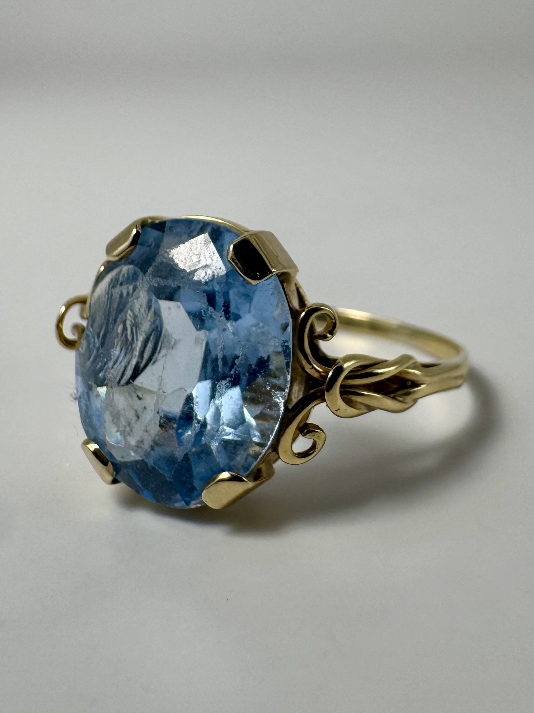 14 carat aquamarine ring