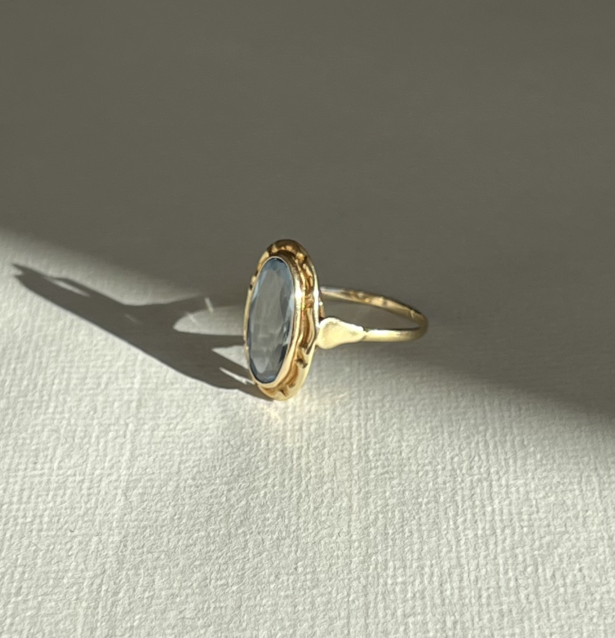 14 carat gold aquamarine ring