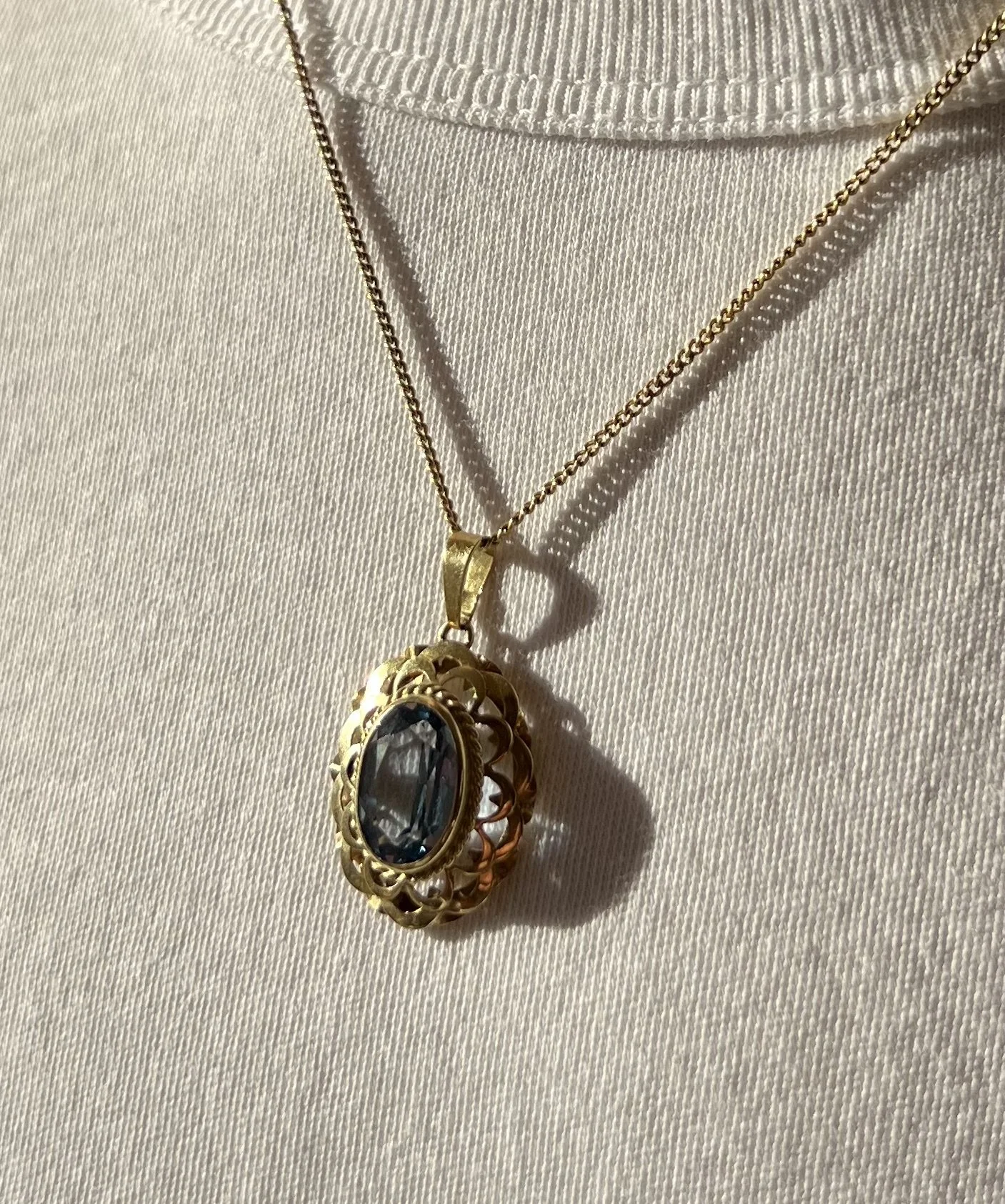 14 carat gold aquamarine pendant
