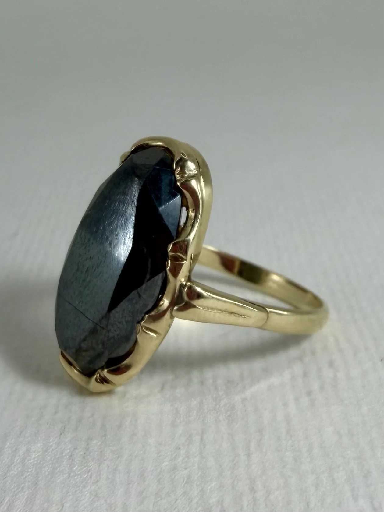 14 carat gold ring with hematite