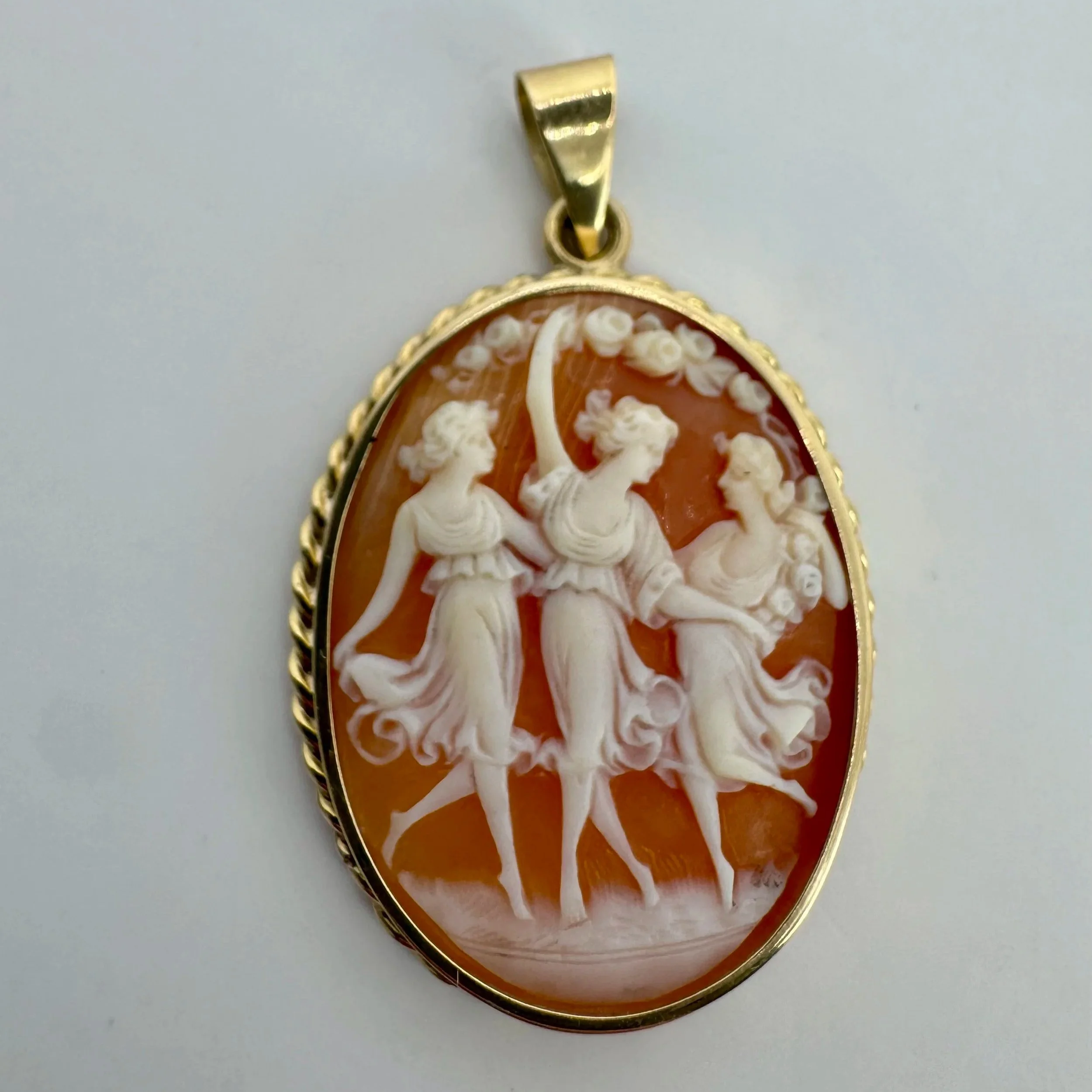 8ct gold cameo pendant three graces