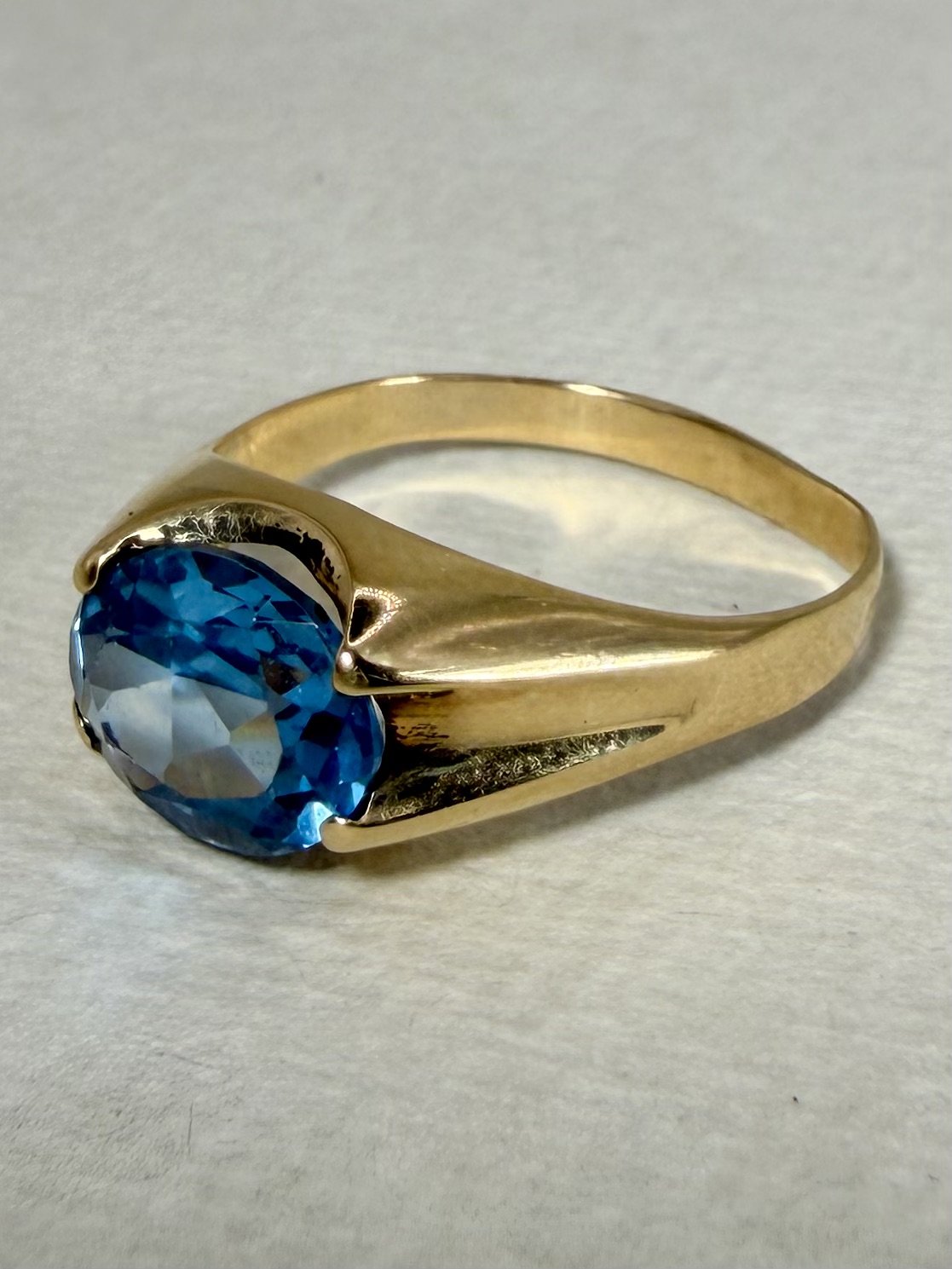 14 carat gold topaz ring