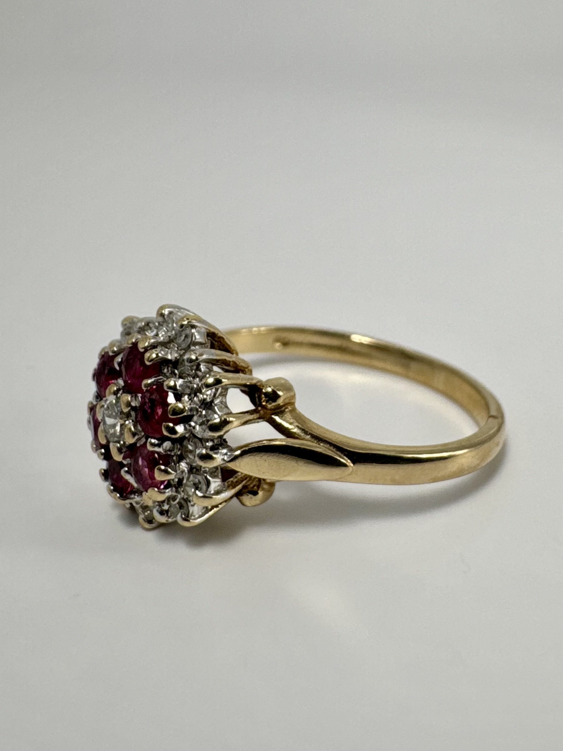 9ct gold cluster ring with ruby and diamond