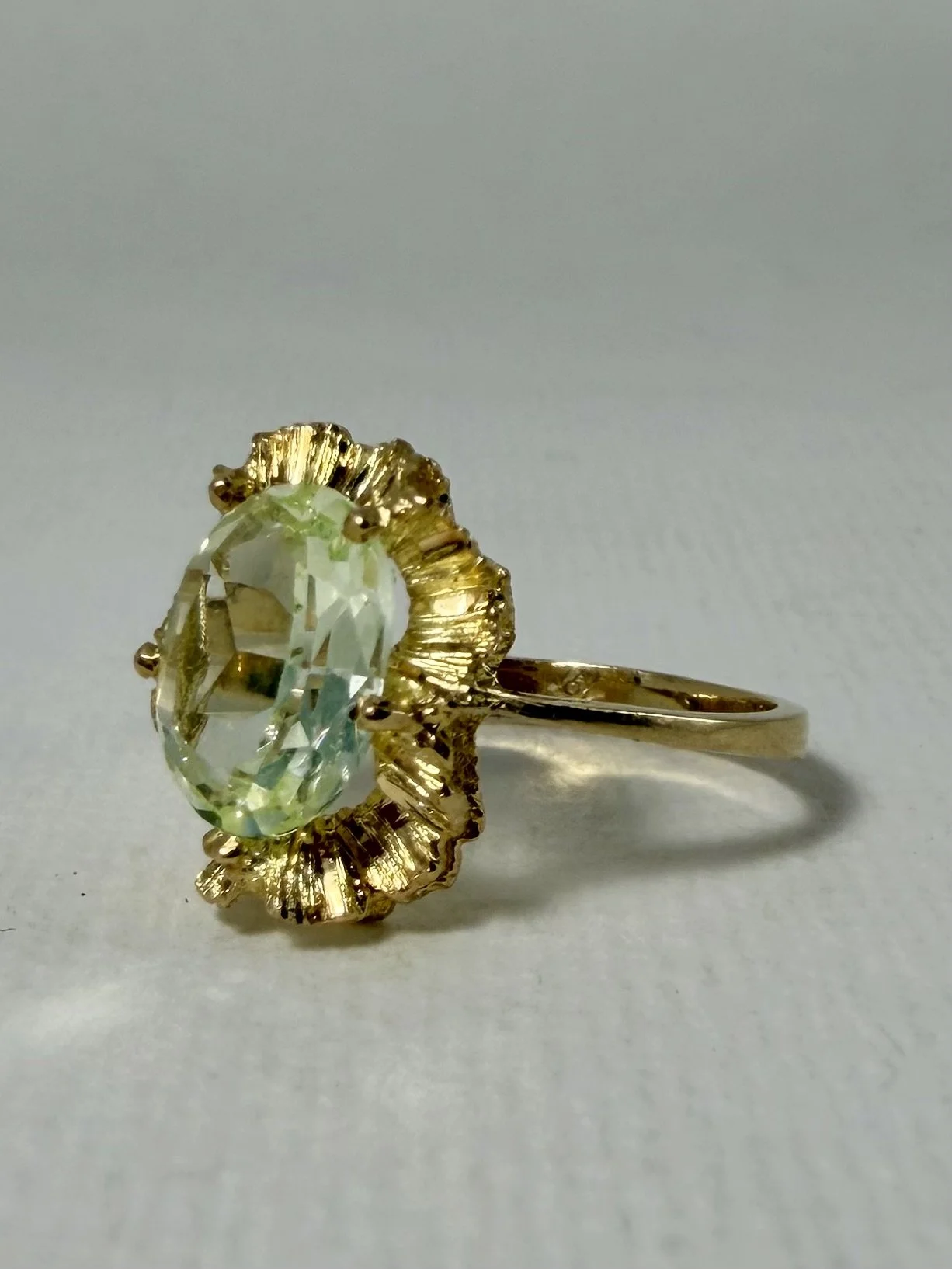 18 carat gold ring with green amethyst