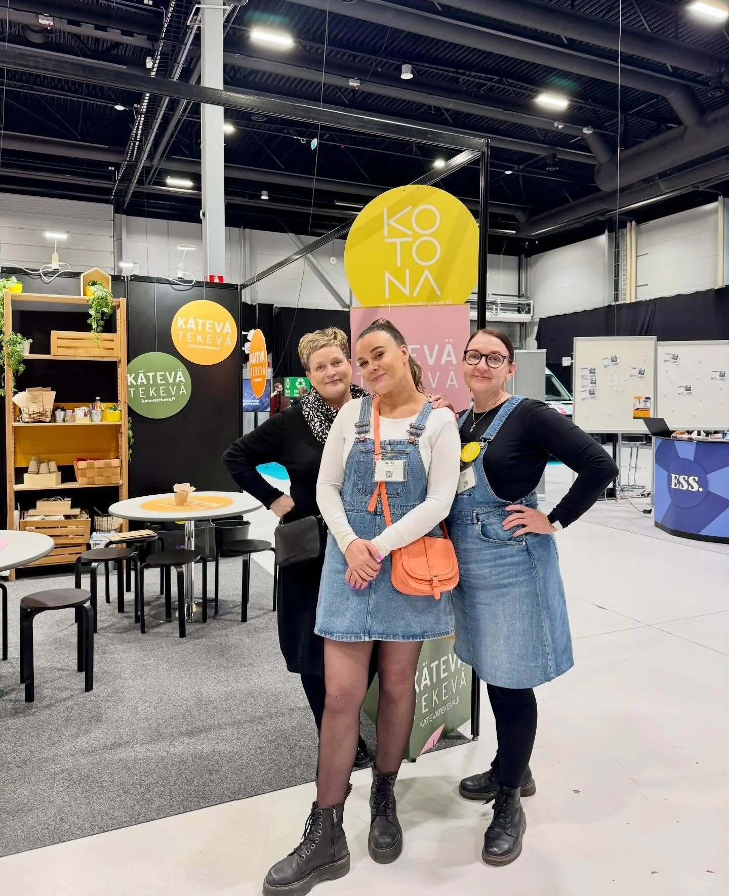 Olemme K&auml;tev&auml;Tekev&auml;-tapahtuman uusi tuottaja, ja l&auml;hdemme viem&auml;&auml;n konseptia eteenp&auml;in suurella intohimolla ja t&auml;ydell&auml; syd&auml;mell&auml;.✂️😍

Meill&auml; on vahva ja pitk&auml; tausta tapahtuma- ja mess