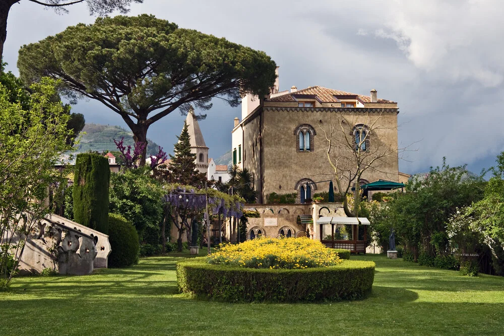 Discover the incredible beauty of the Amalfi Coast: