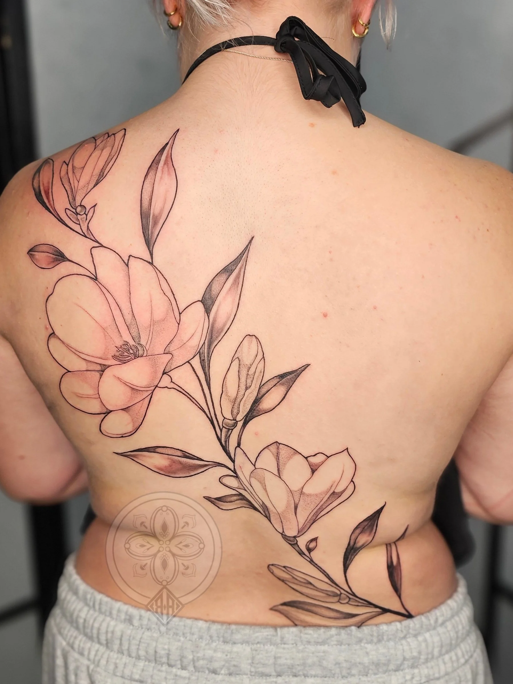 Fineline Floral backpiece with stippling shading