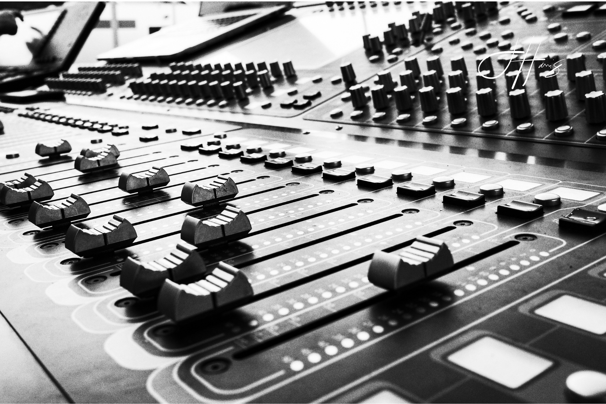 Why Guitarists Are Replacing Band Logos with Lyrics and Lines on Their Shirts