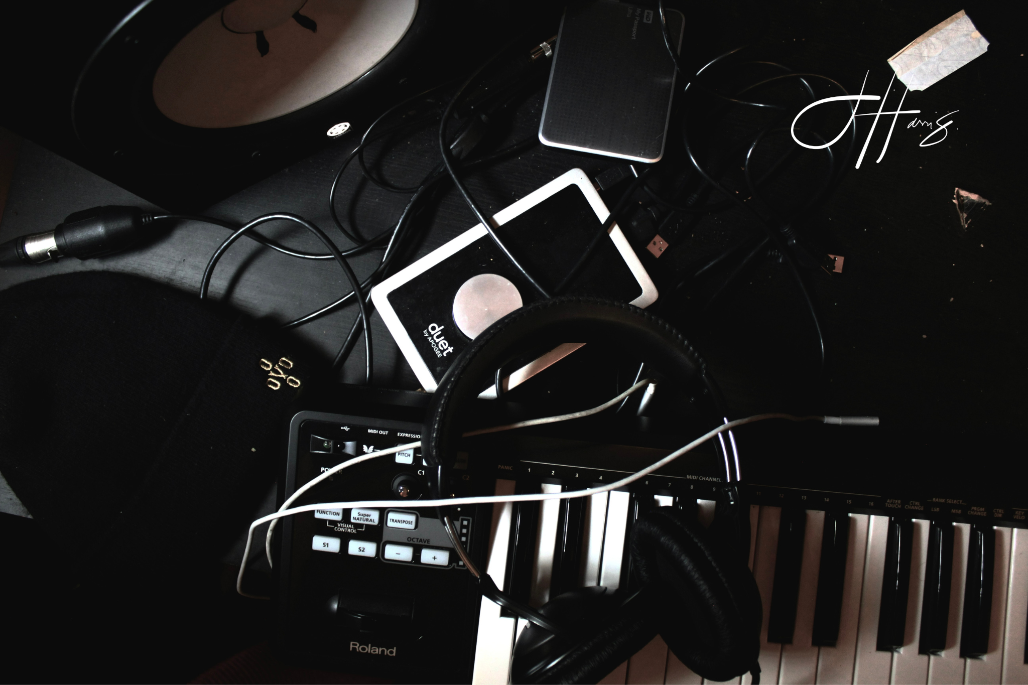 From Pedalboard Chaos to Clean Lines: Why Some Guitarists Want Simple Shirts