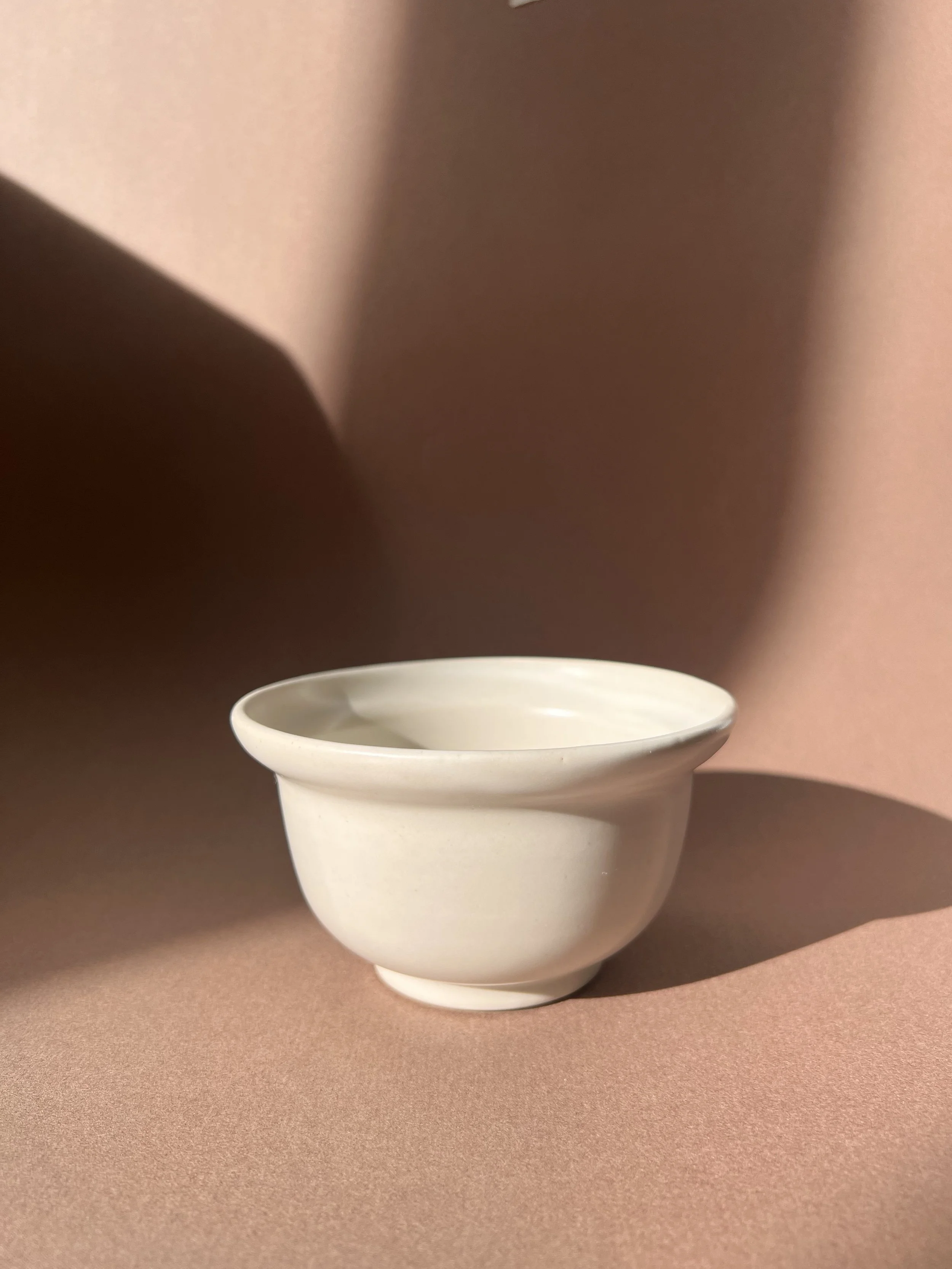 Face Petit Bol artisanal blanc céramique – Fait main atelier Paris, pièce unique.jpg