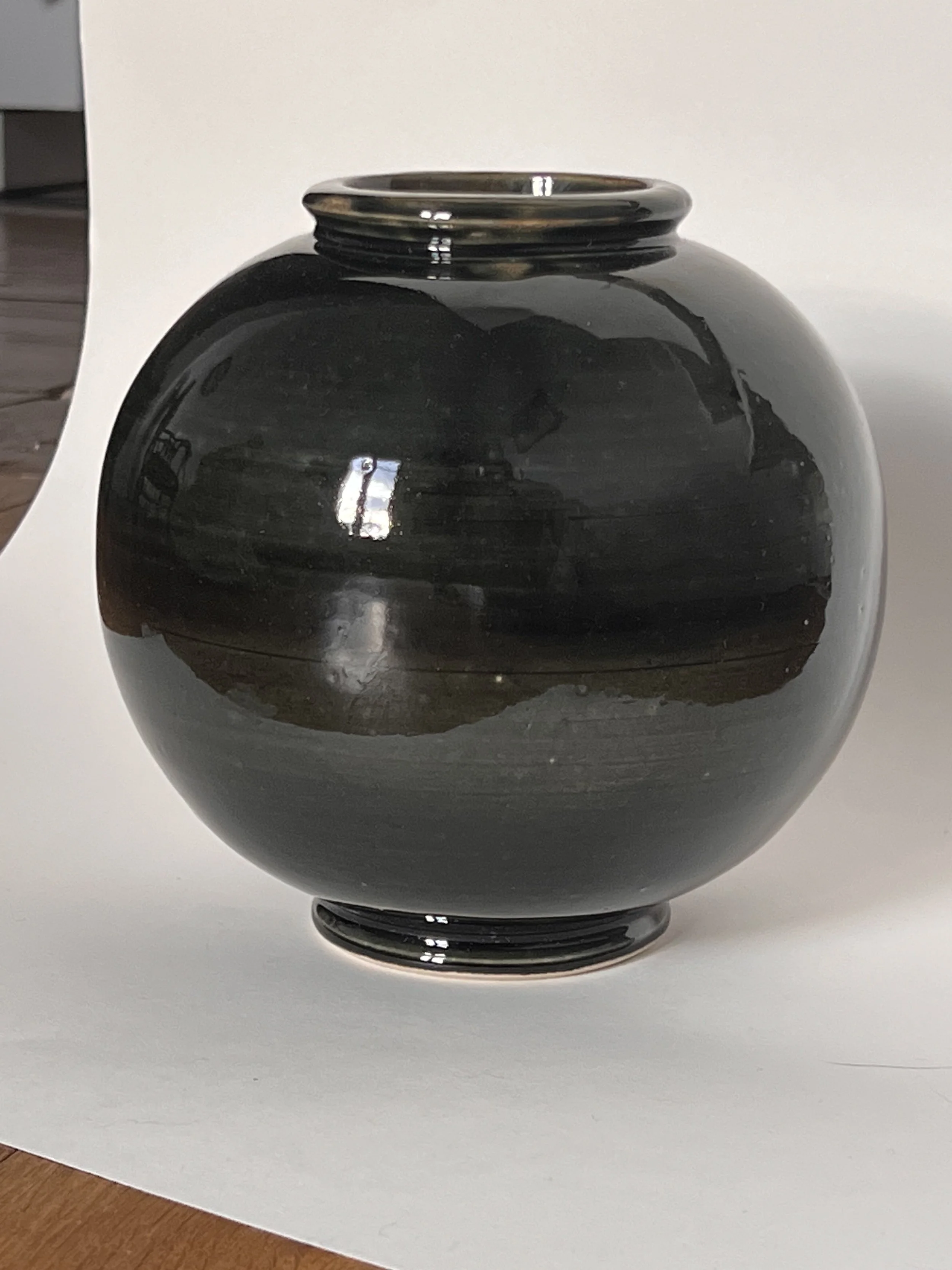 Profil Vase rond Moon jars artisanal vert céramique – Fait main atelier Paris, pièce unique.jpeg