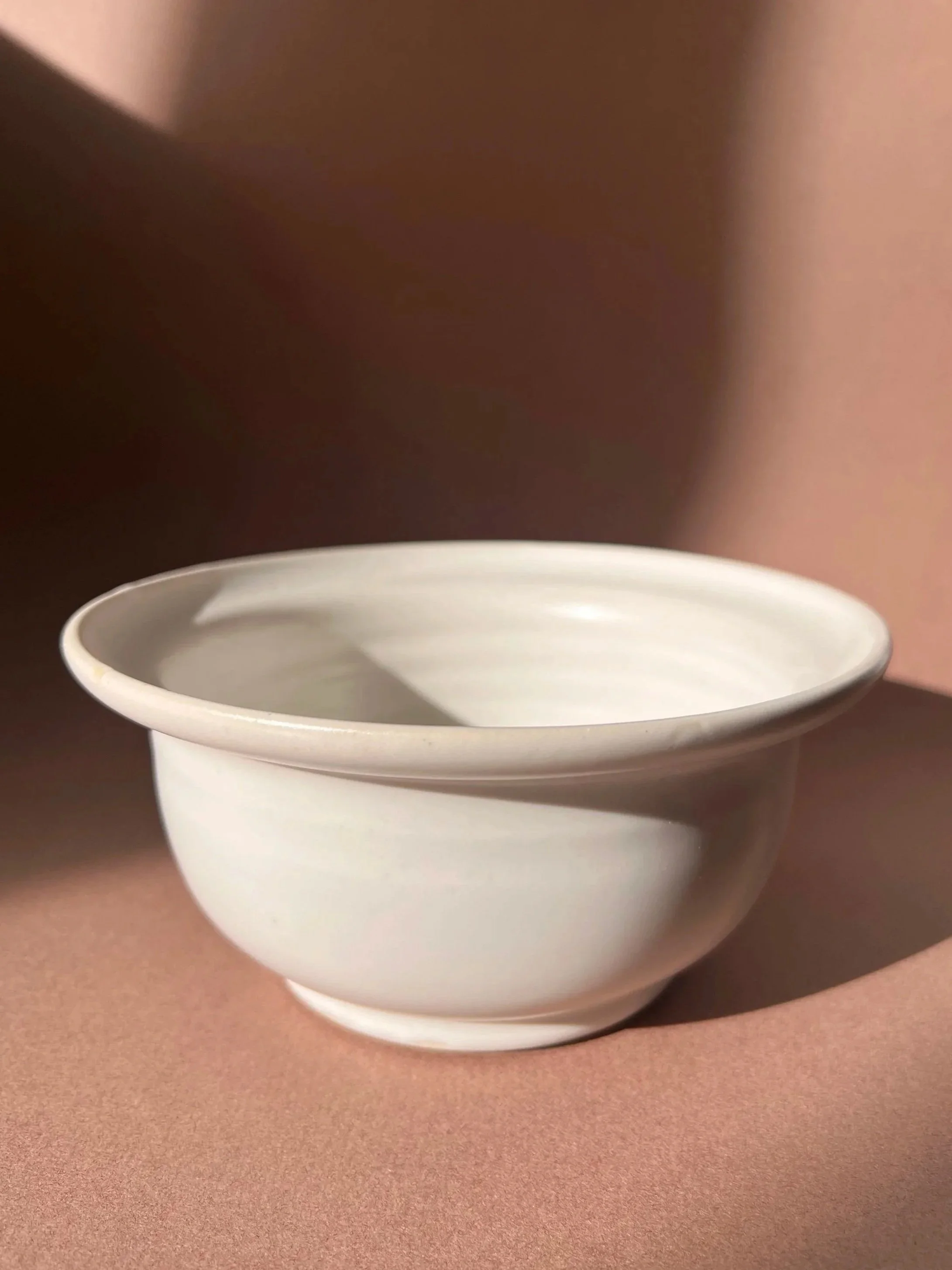 Face Bol artisanal blanc céramique – Fait main atelier Paris, pièce unique.jpg