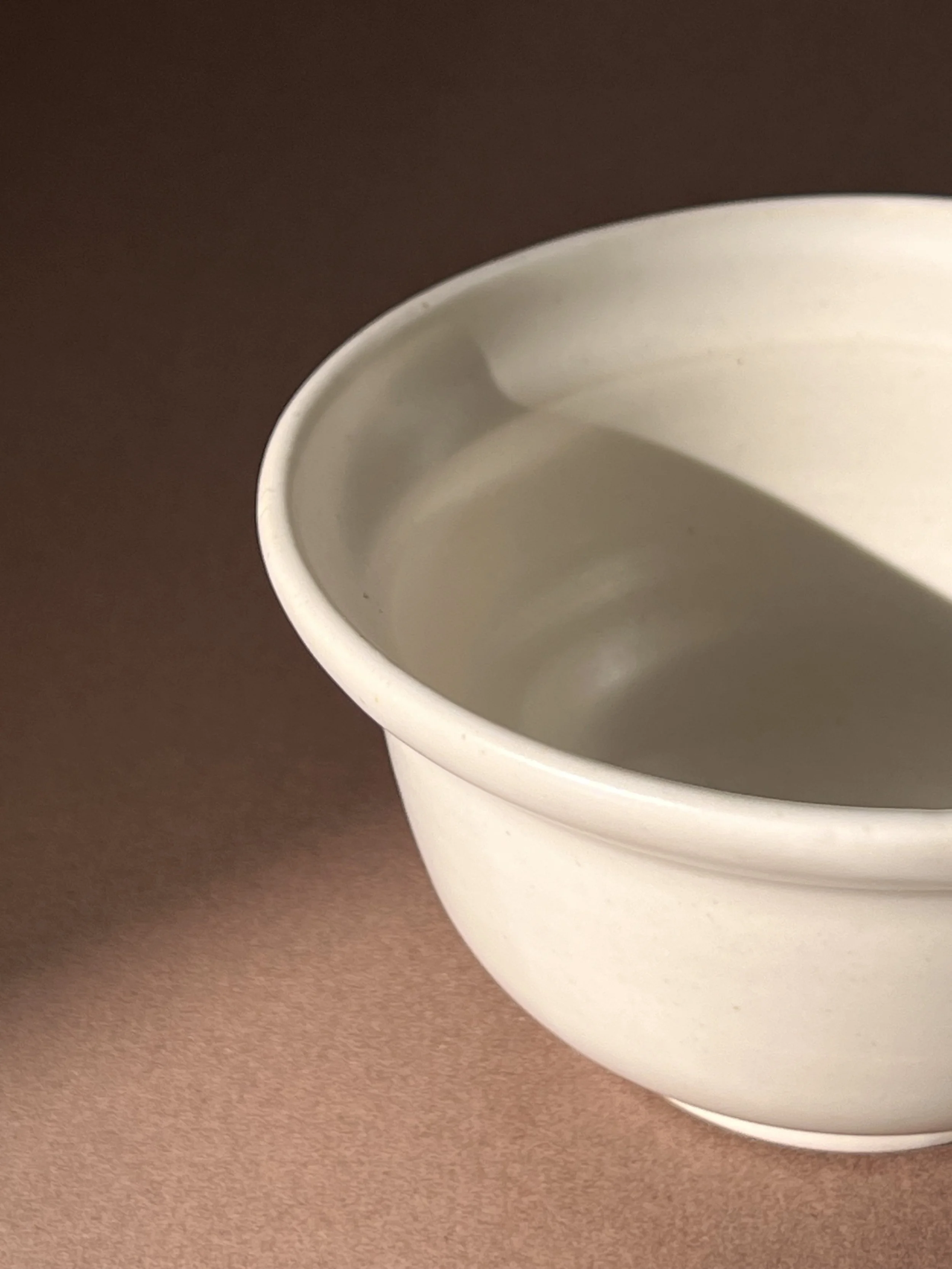 Zoom Petit Bol artisanal blanc céramique – Fait main atelier Paris, pièce unique.jpg
