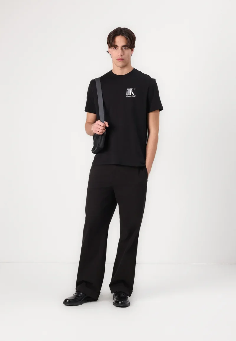 Calvin Klein HERO LOGO მაისური all.webp